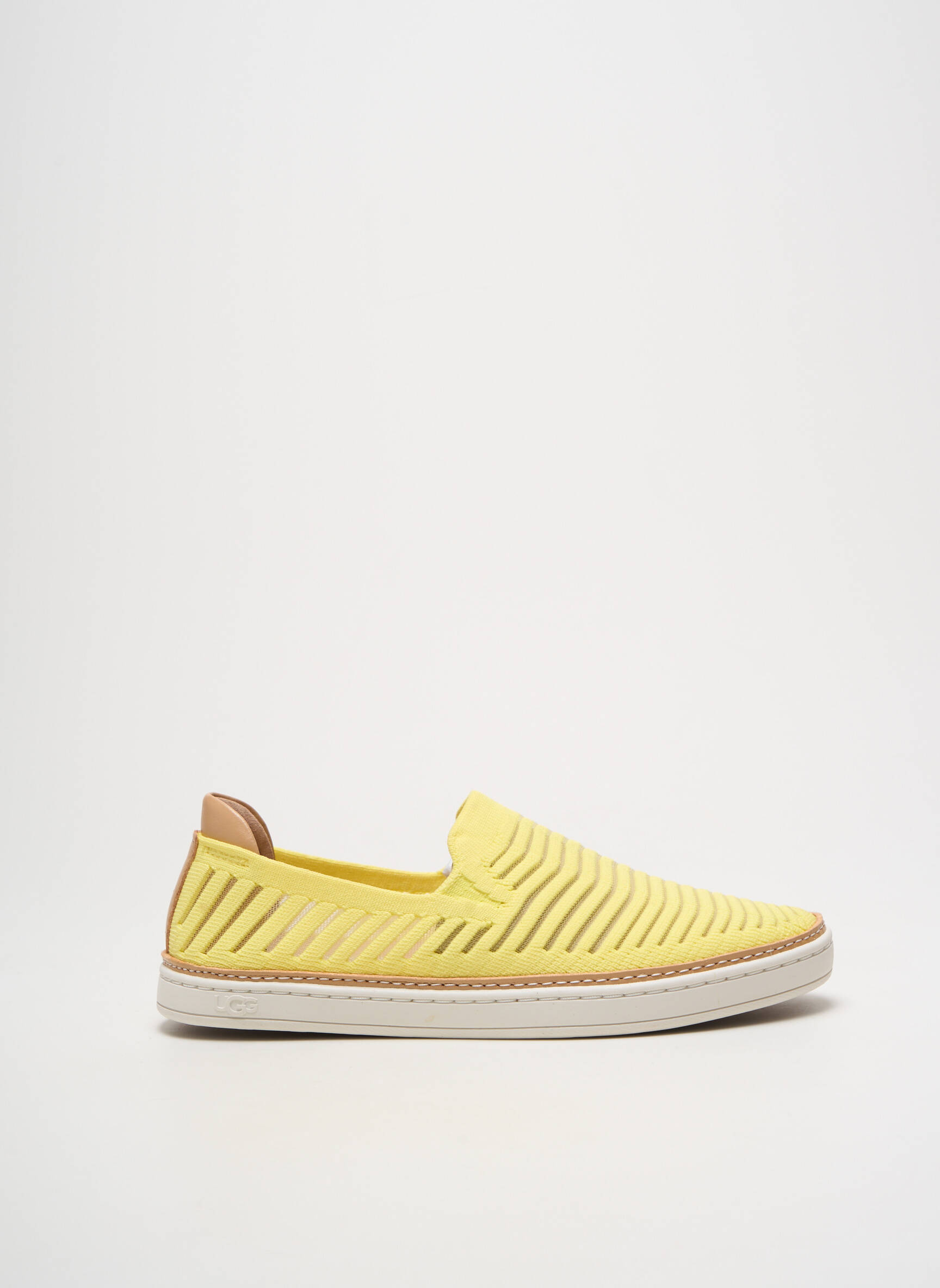 Slip-on batai apvalus mygtukas plokščias kulnas iki 3 cm geltona UGG moteris