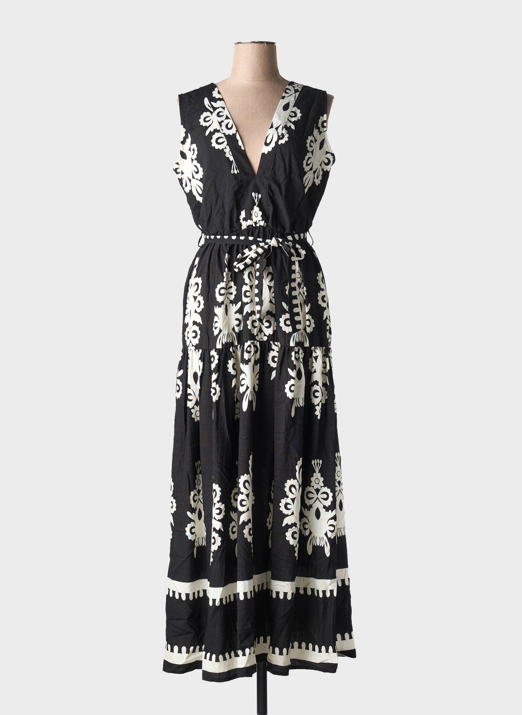 Ilga suknelė fantazijos raštas be rankų juodas HF WOMAN COLLECTION moteris