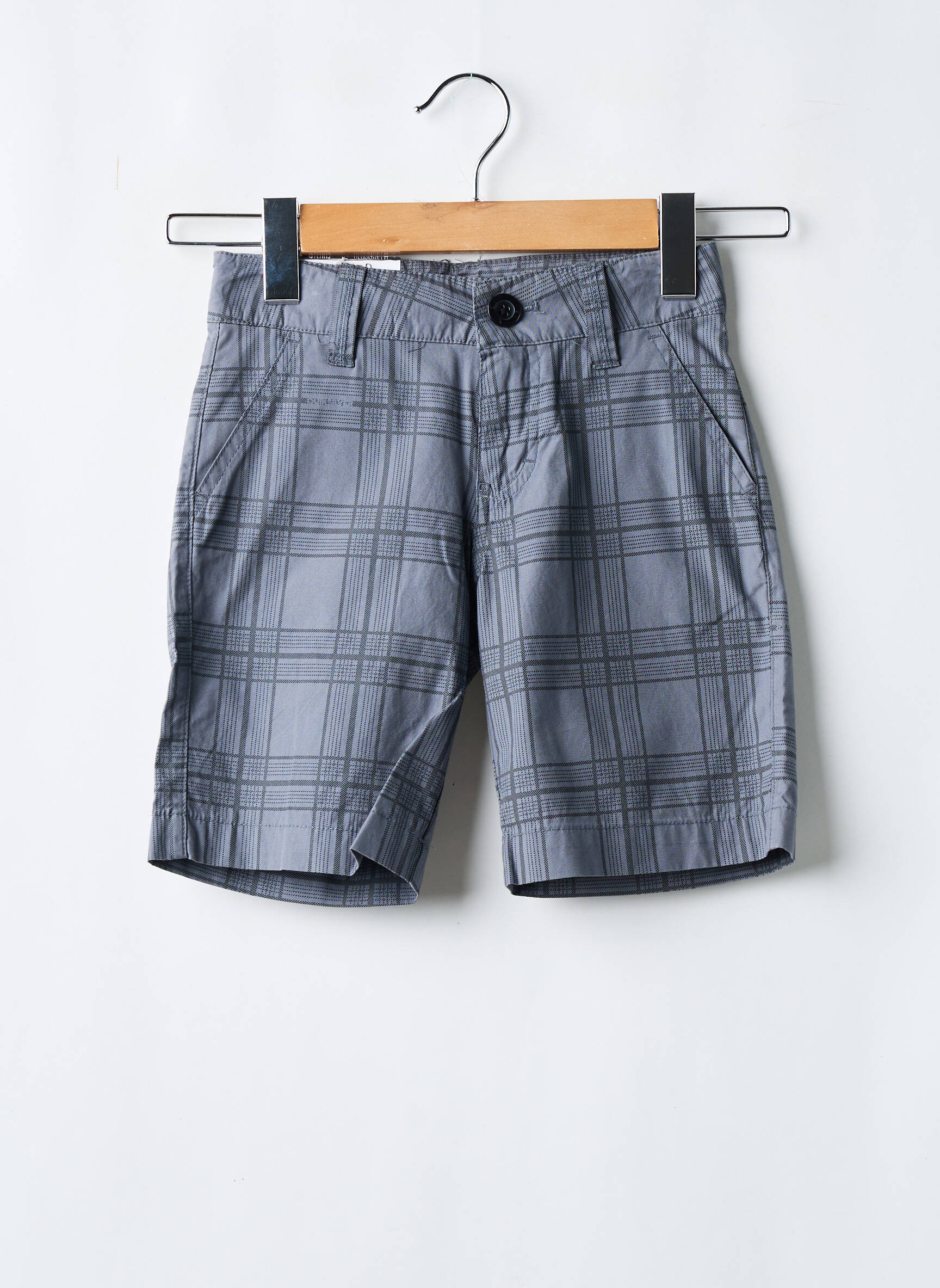 Bermudas popelinos audinys, kuris pasižymi lygiu ir tankiu paviršiumi. reguliuojamo dydžio pilka QUIKSILVER berniukas