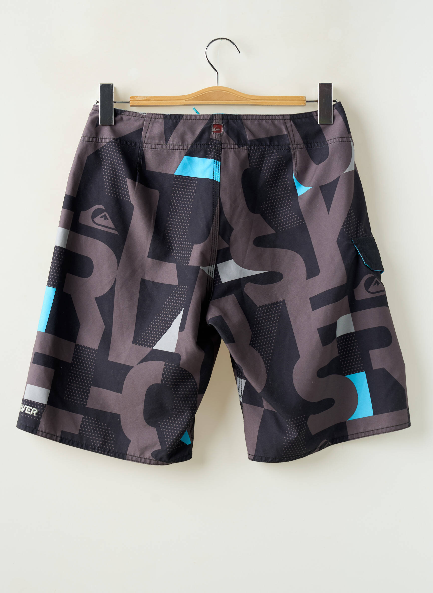 Maudymosi šortas popelinos audinys, kuris pasižymi lygiu ir tankiu paviršiumi. juodas QUIKSILVER vyras