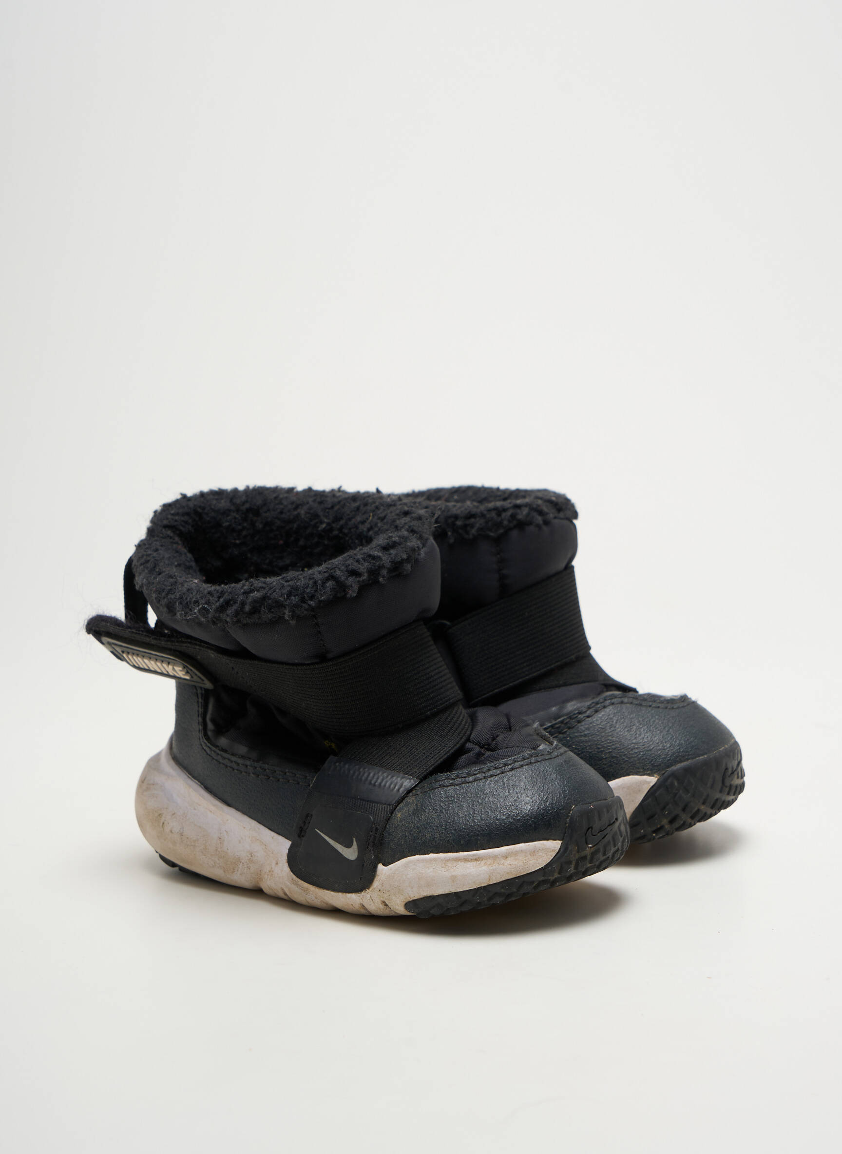Batai/botai satino audinys apvalus mygtukas juodas NIKE berniukas