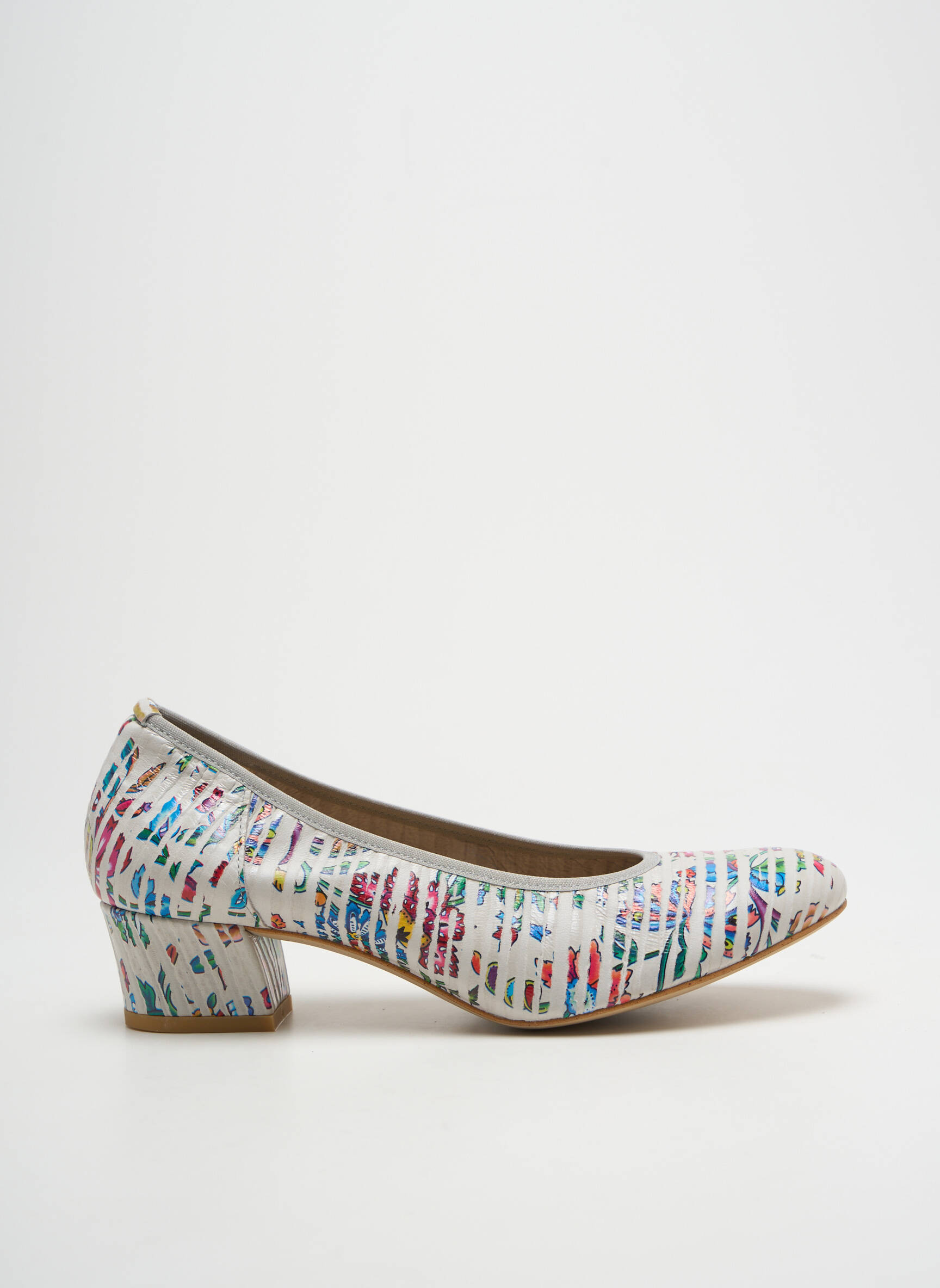Balerinos spauda plokščias kulnas iki 3 cm baltas PERLATO moteris