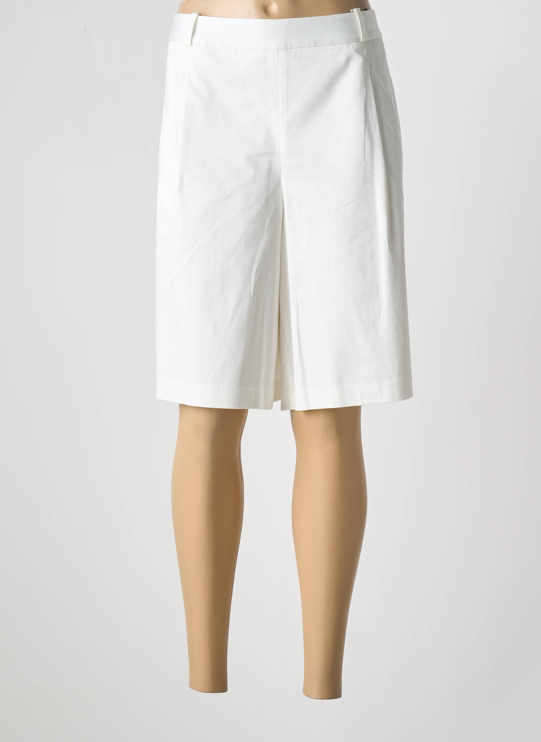 Bermudas popelinos audinys, kuris pasižymi lygiu ir tankiu paviršiumi. normala dydis baltas ESTEL COLLECTION moteris