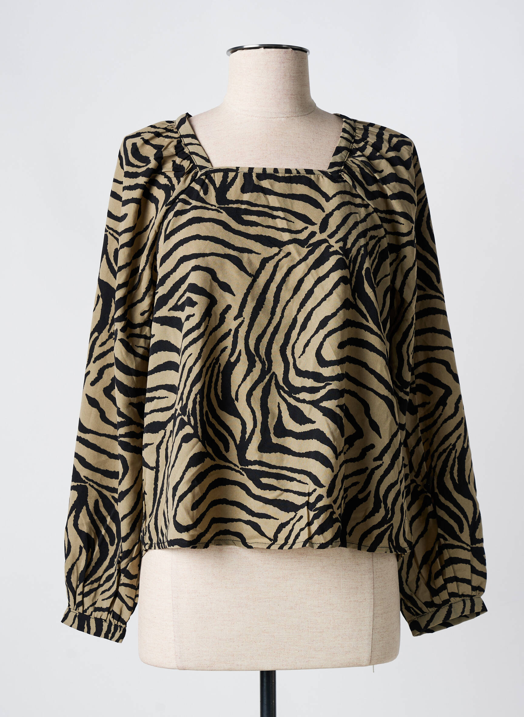 Moteriškas marškinys juodas VERO MODA moteris