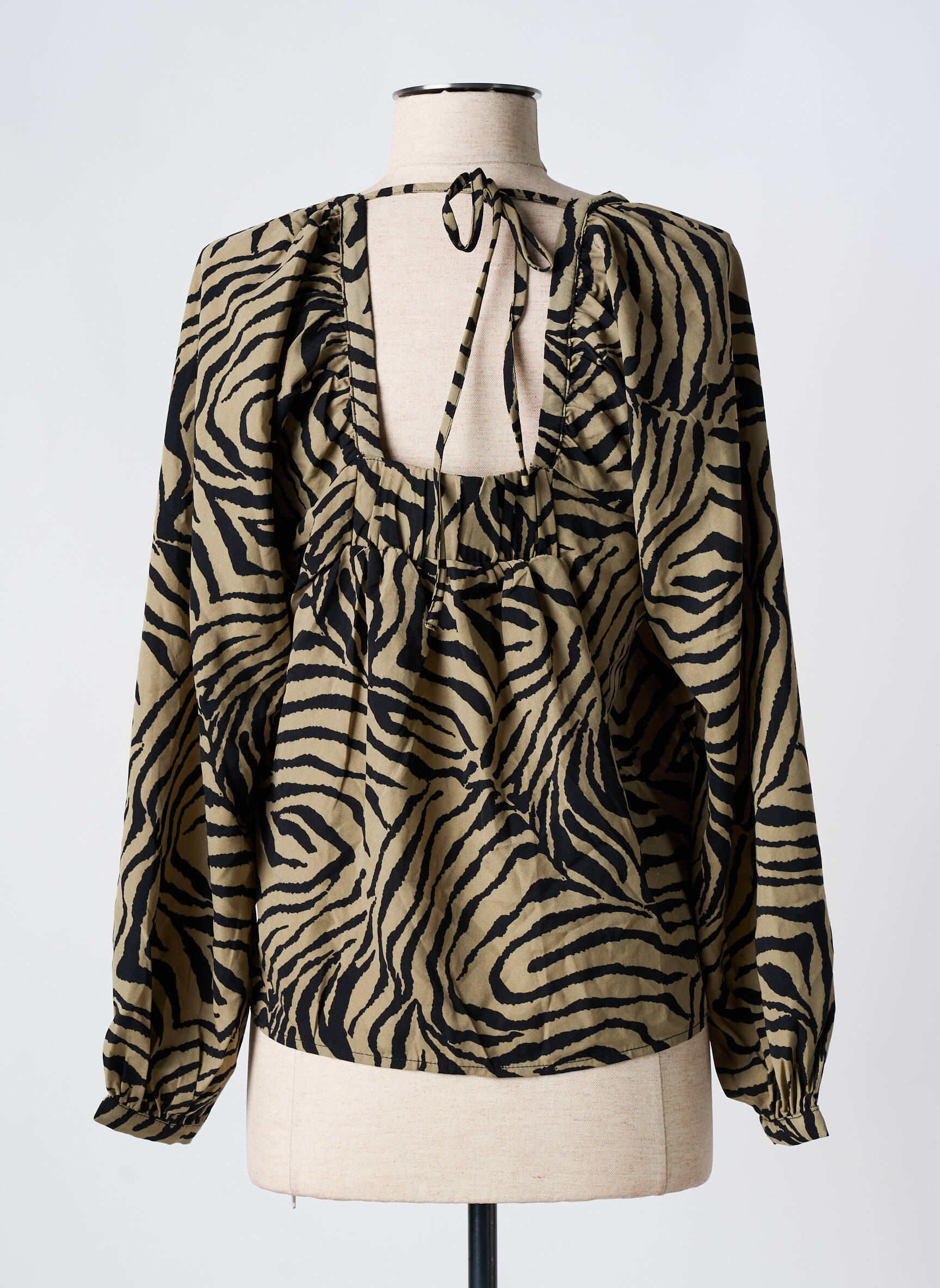 Moteriškas marškinys juodas VERO MODA moteris