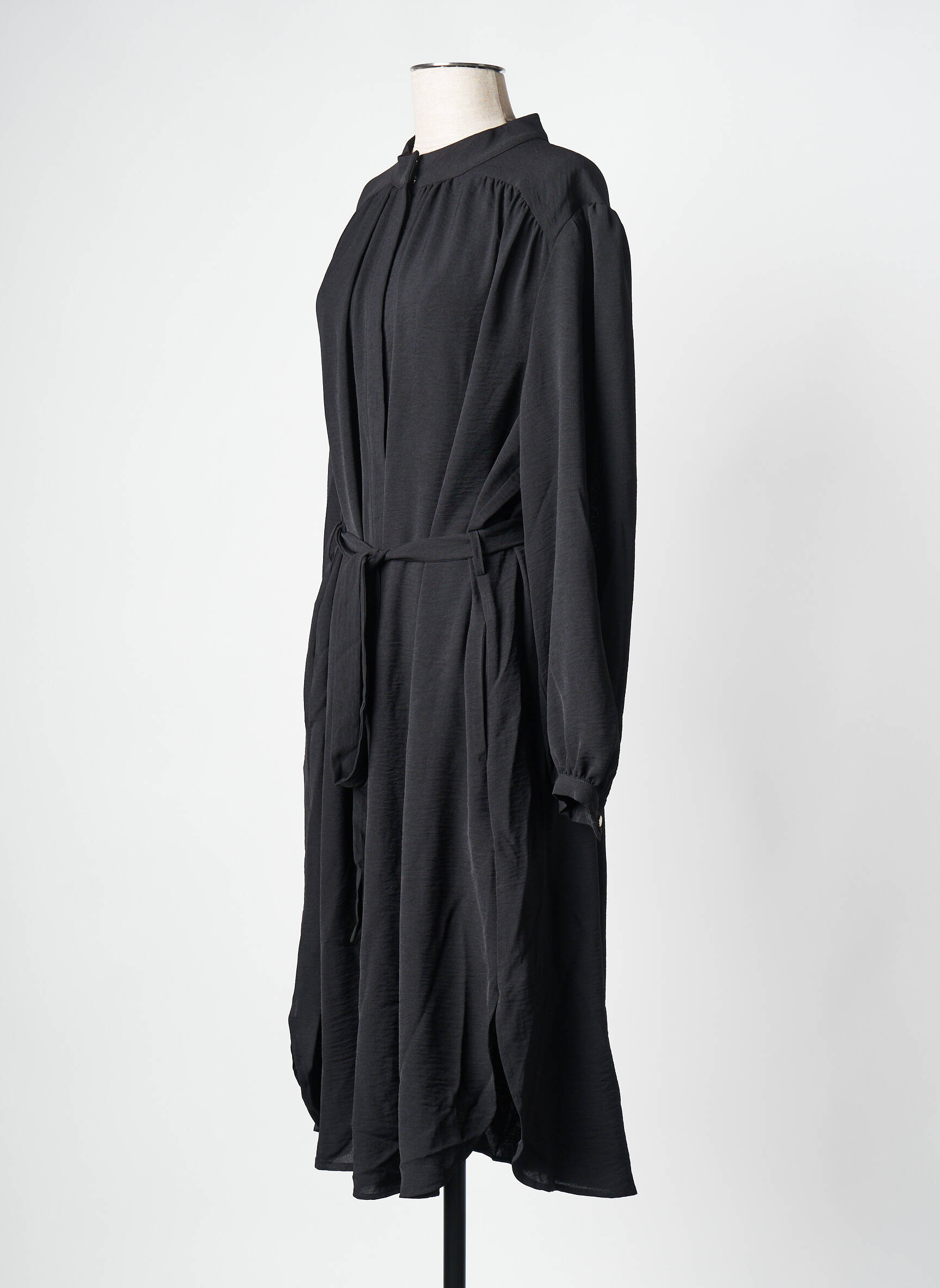 Pusilgių suknelė juodas MAT FASHION moteris