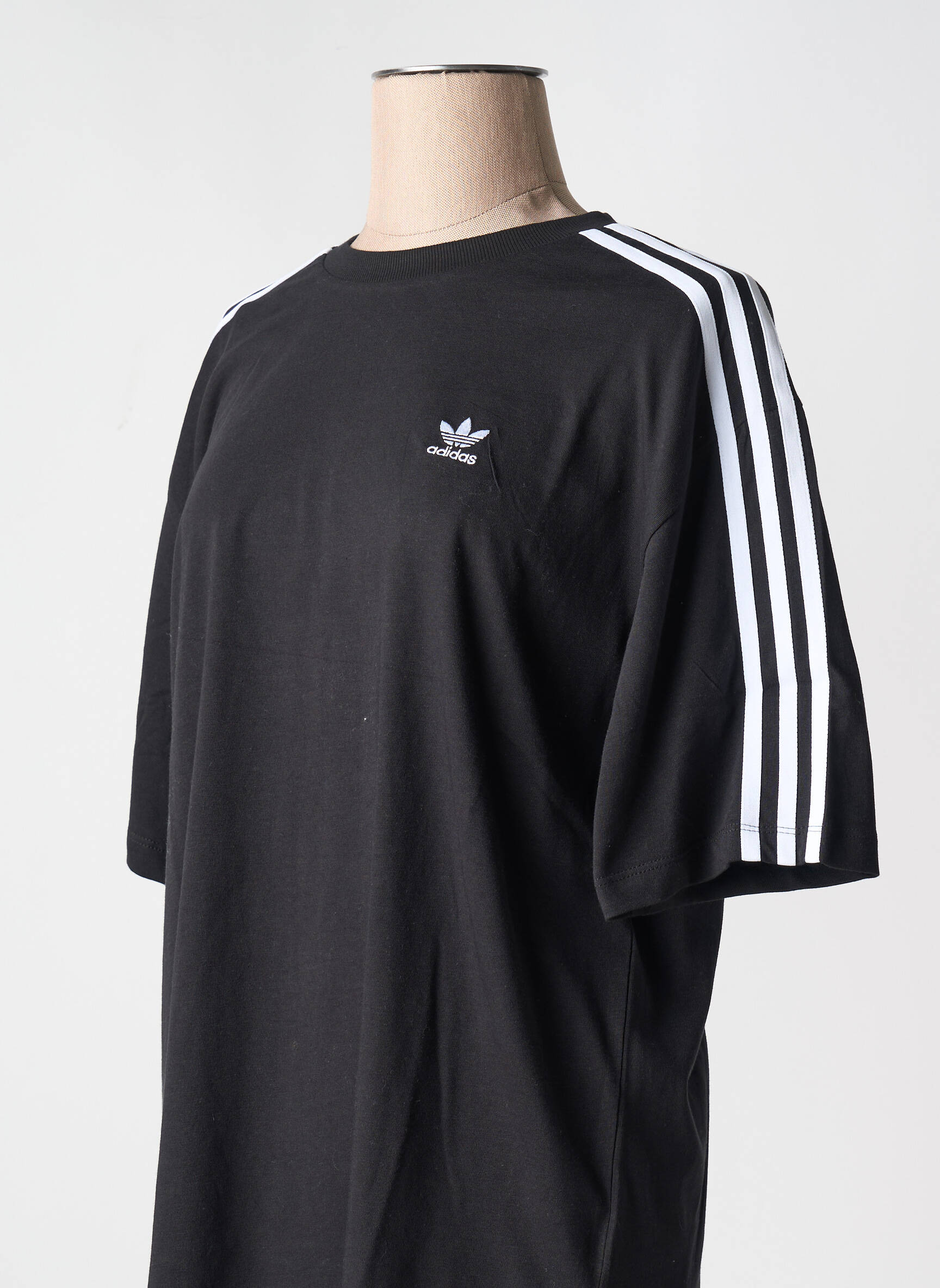 T-marškinys juodas ADIDAS moteris