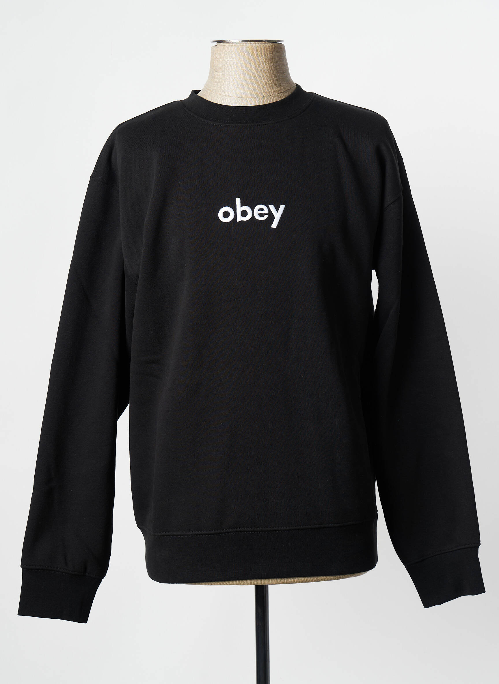 Mikroskopas juodas OBEY vyras