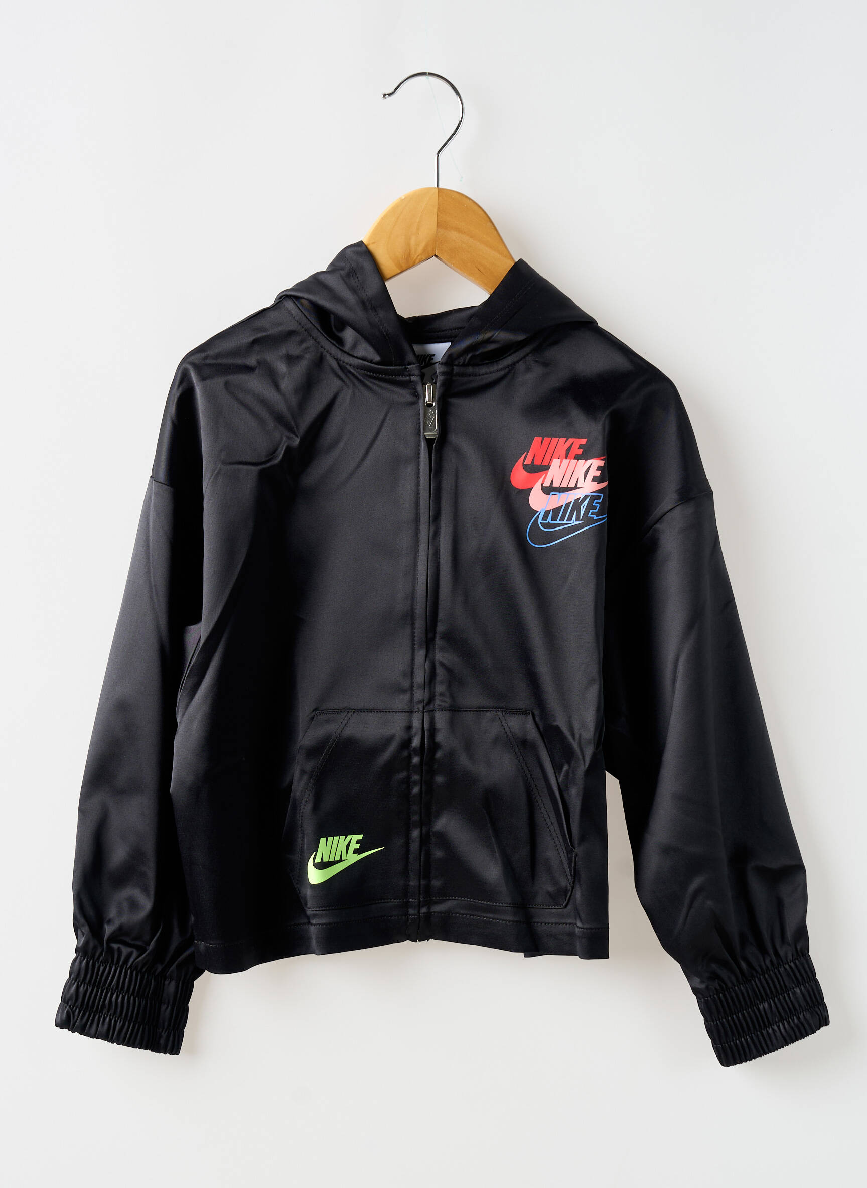 Kapišonas apvalus kaklas juodas NIKE mergina