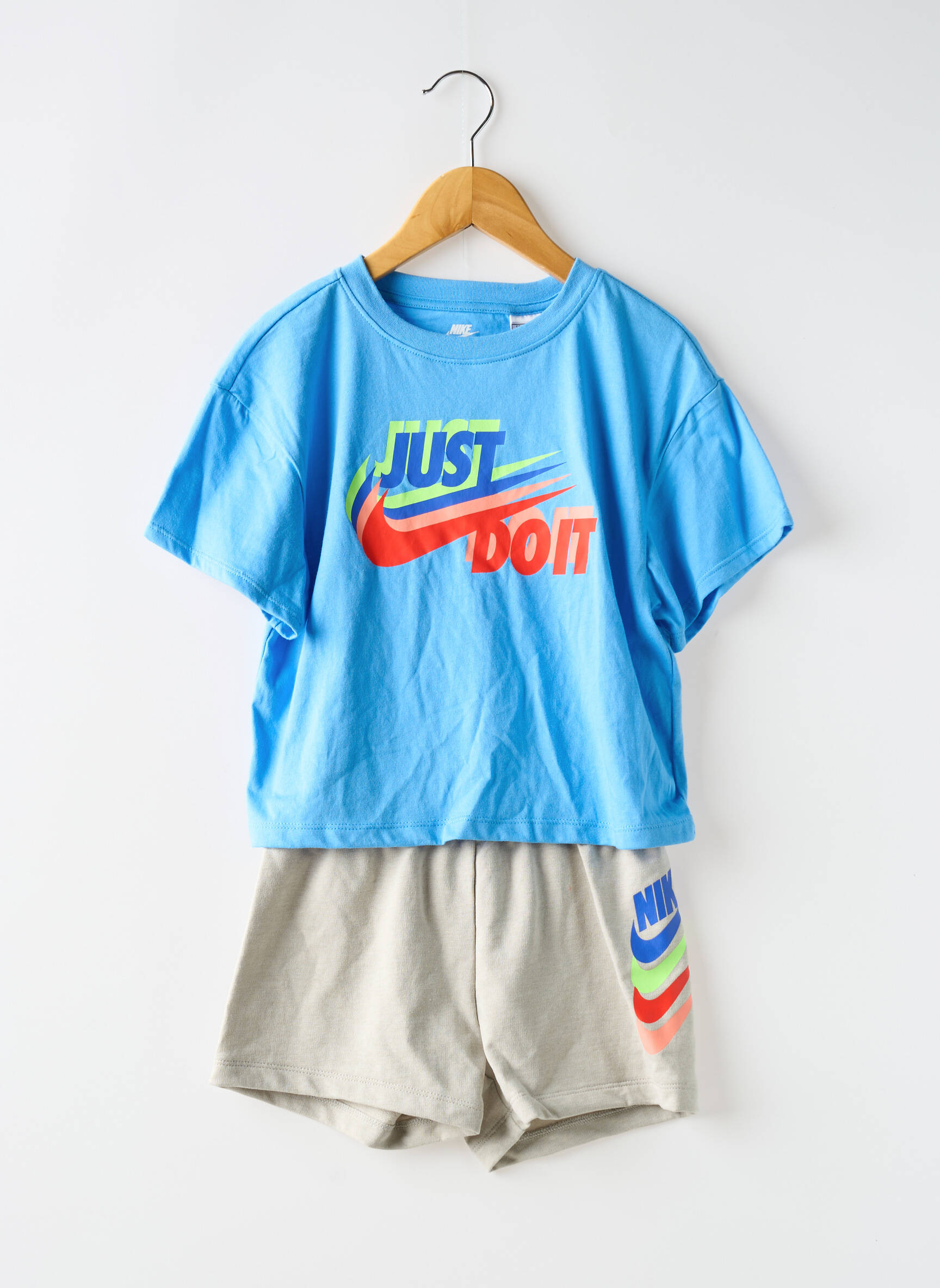 Šortų rinkinys daugiaspalvis NIKE mergina