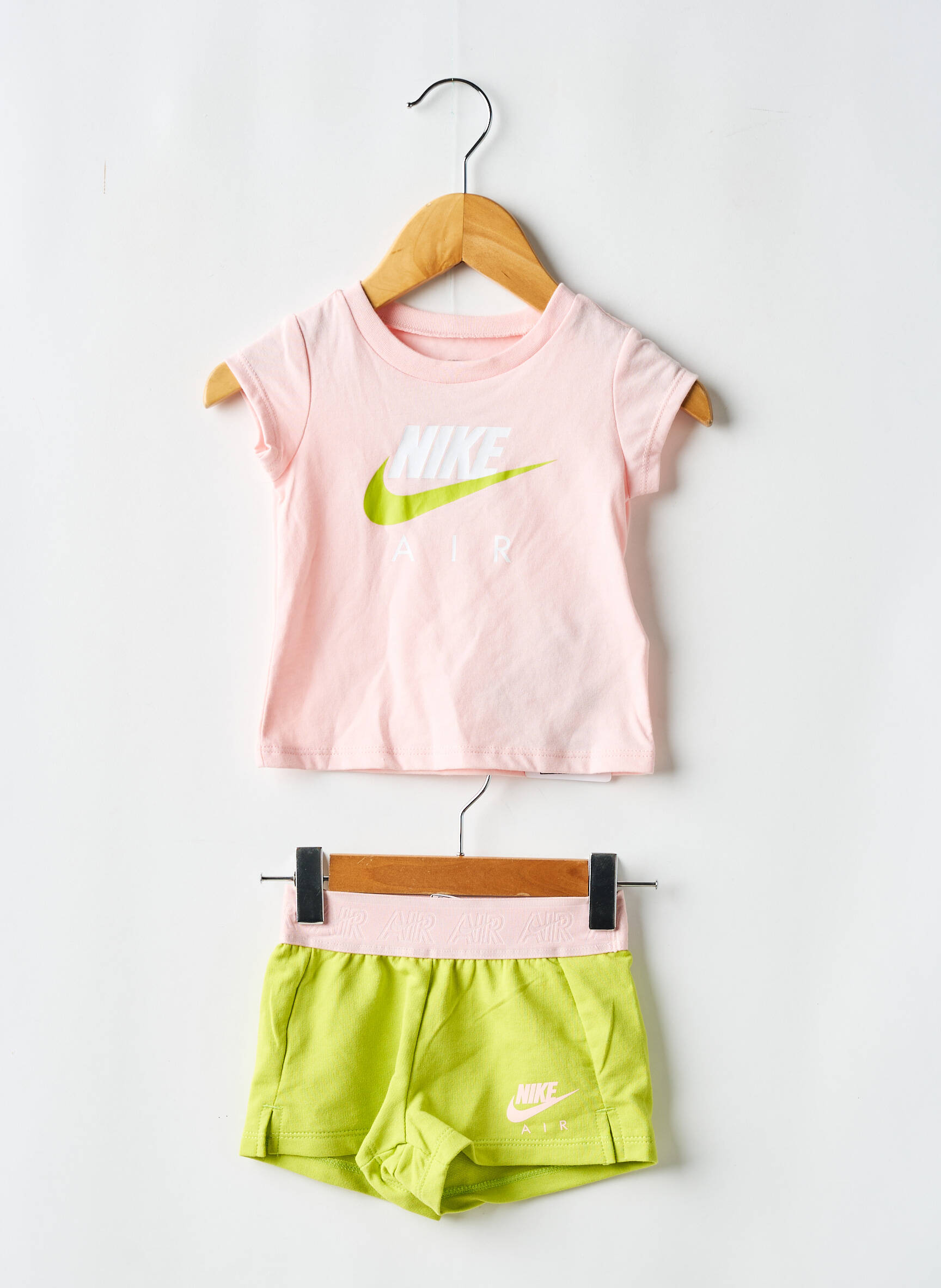 Šortų rinkinys daugiaspalvis NIKE mergina
