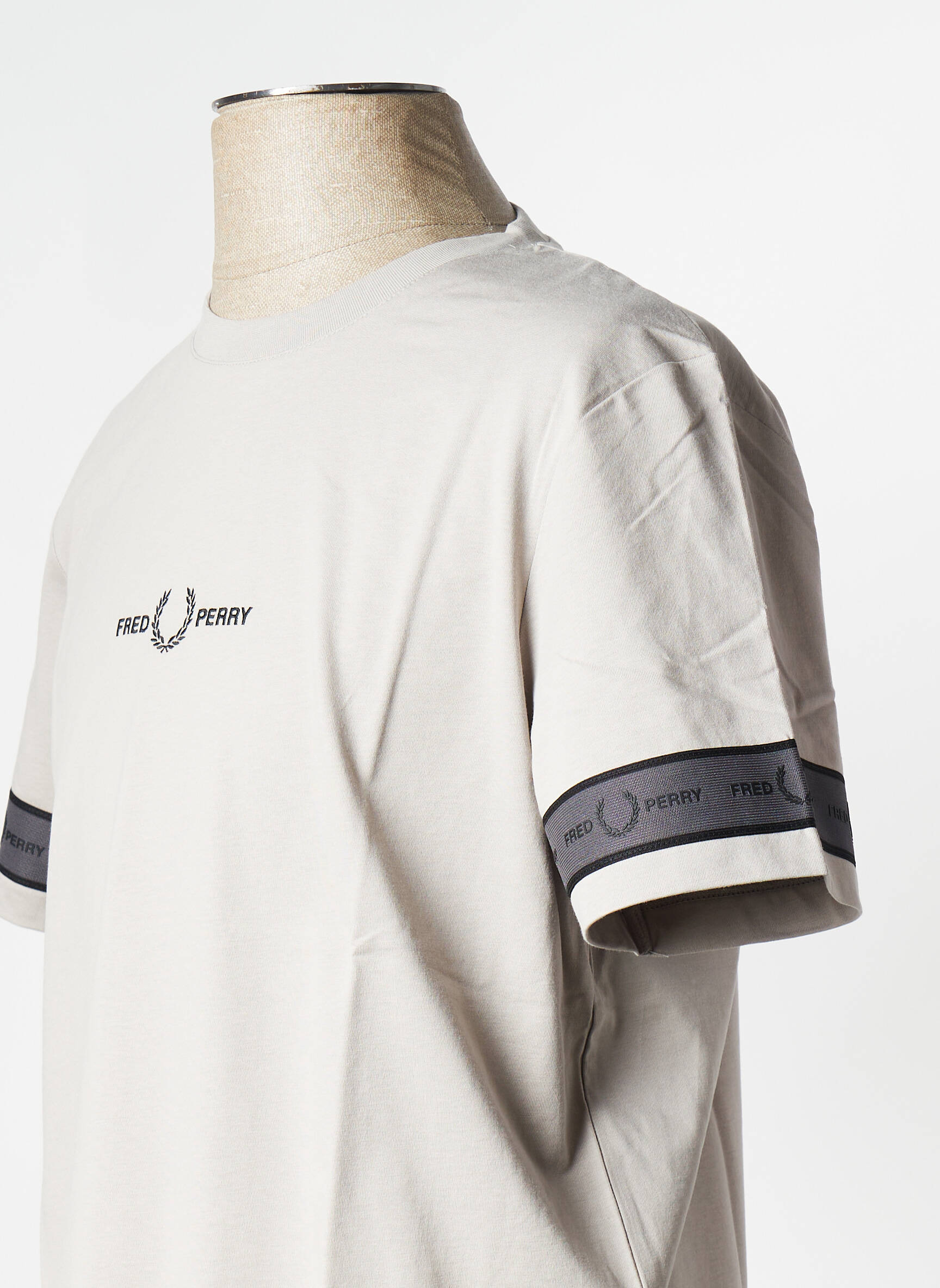 T-marškinys pilka FRED PERRY vyras