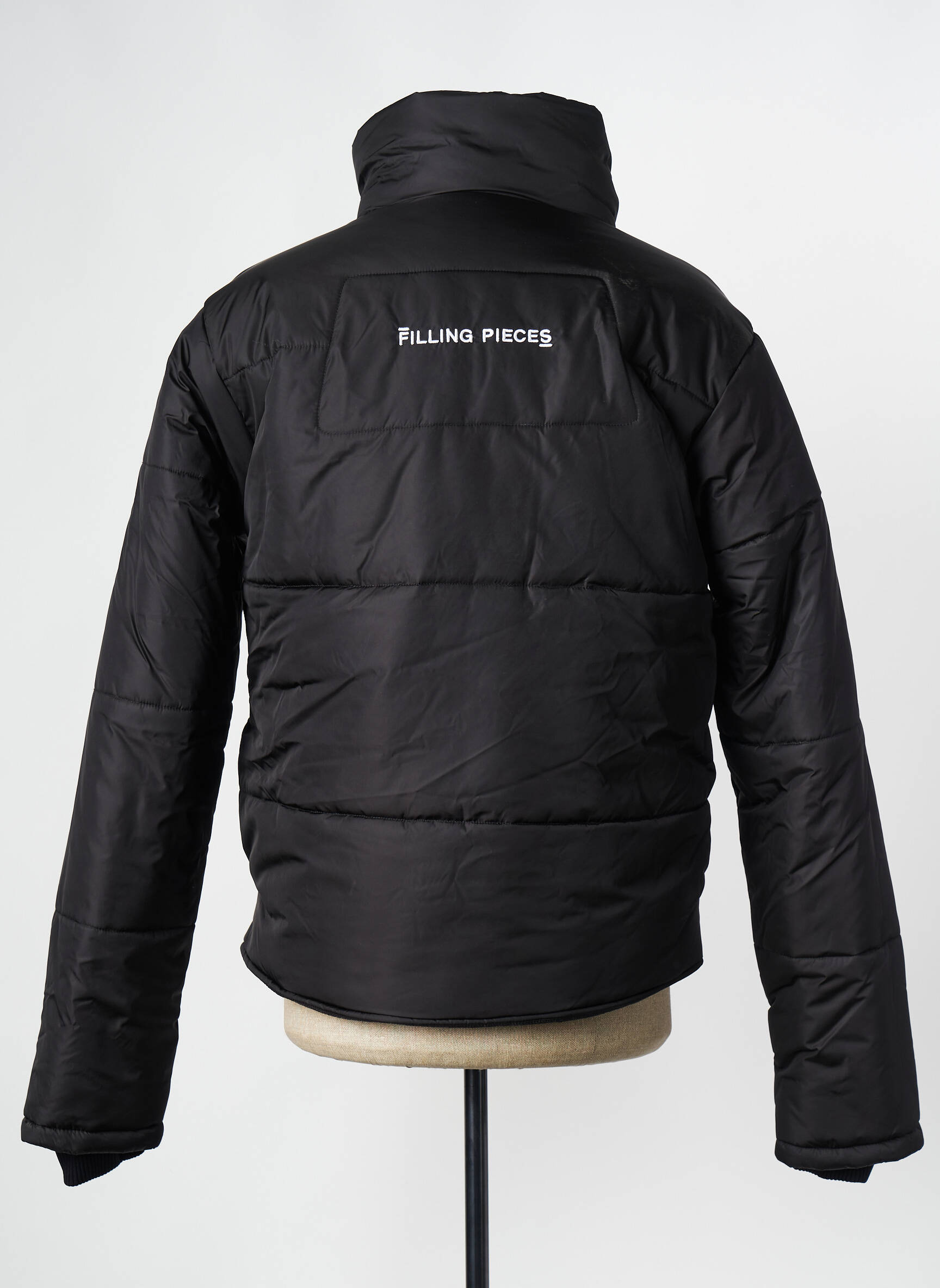 Pūkinė striukė juodas FILLING PIECES vyras