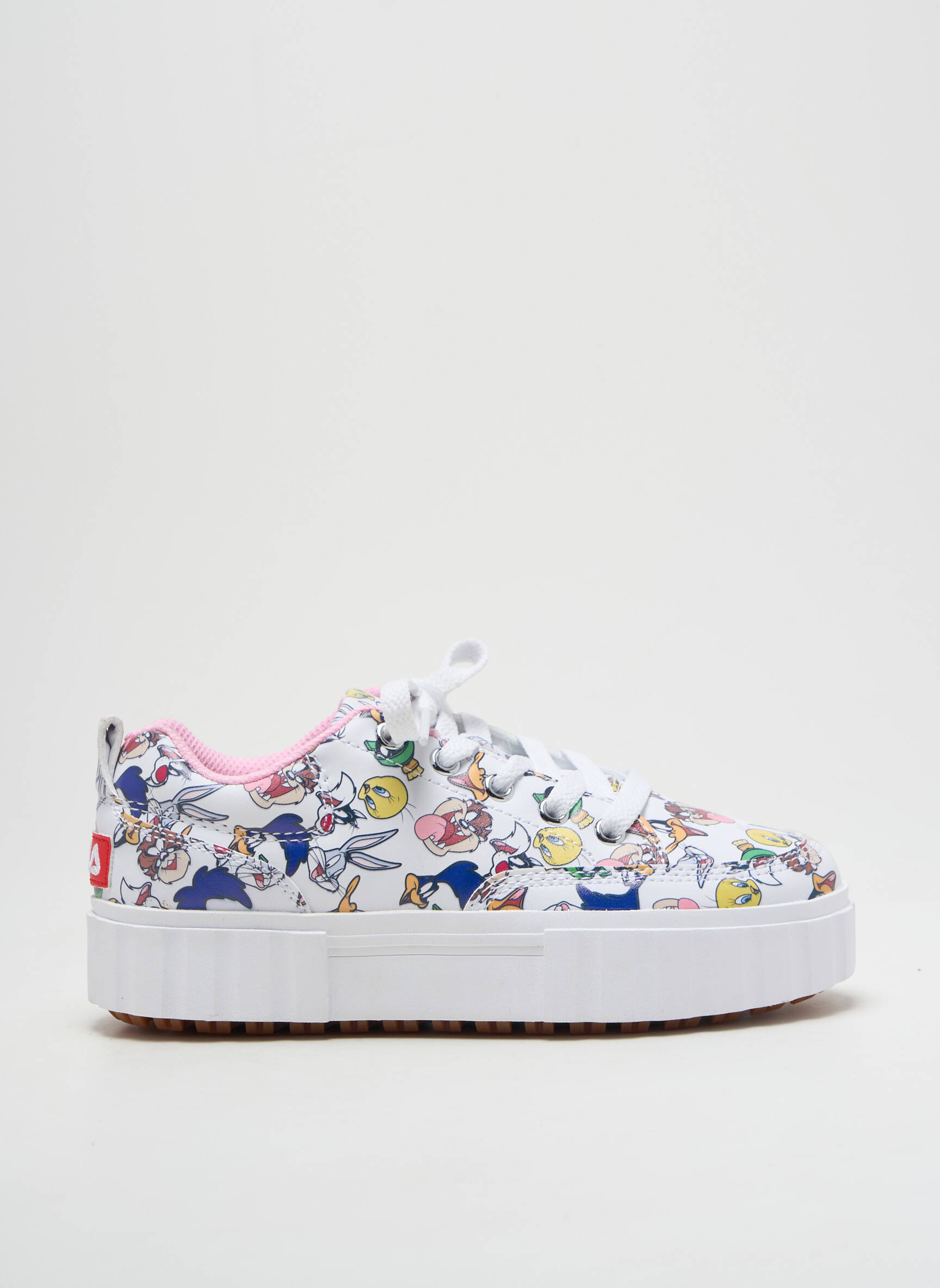 Bėgimo bateliai šnervių uždarymas apvalus mygtukas baltas FILA mergina