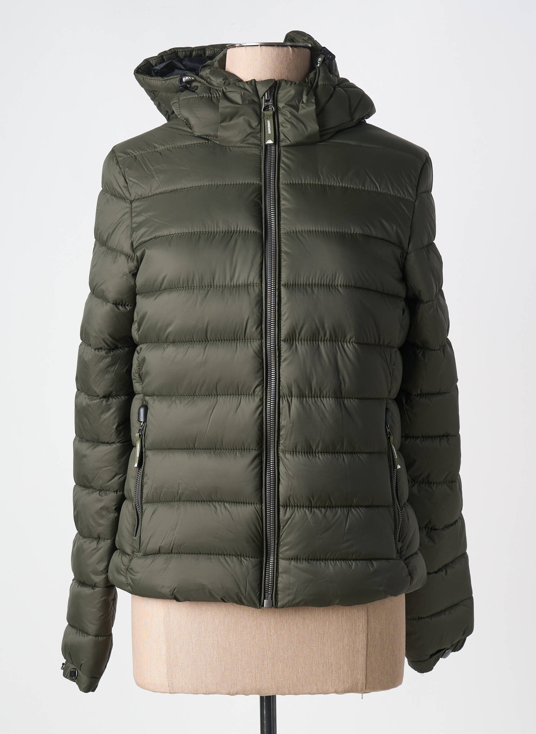 Pūkinė striukė juodas SUPERDRY moteris