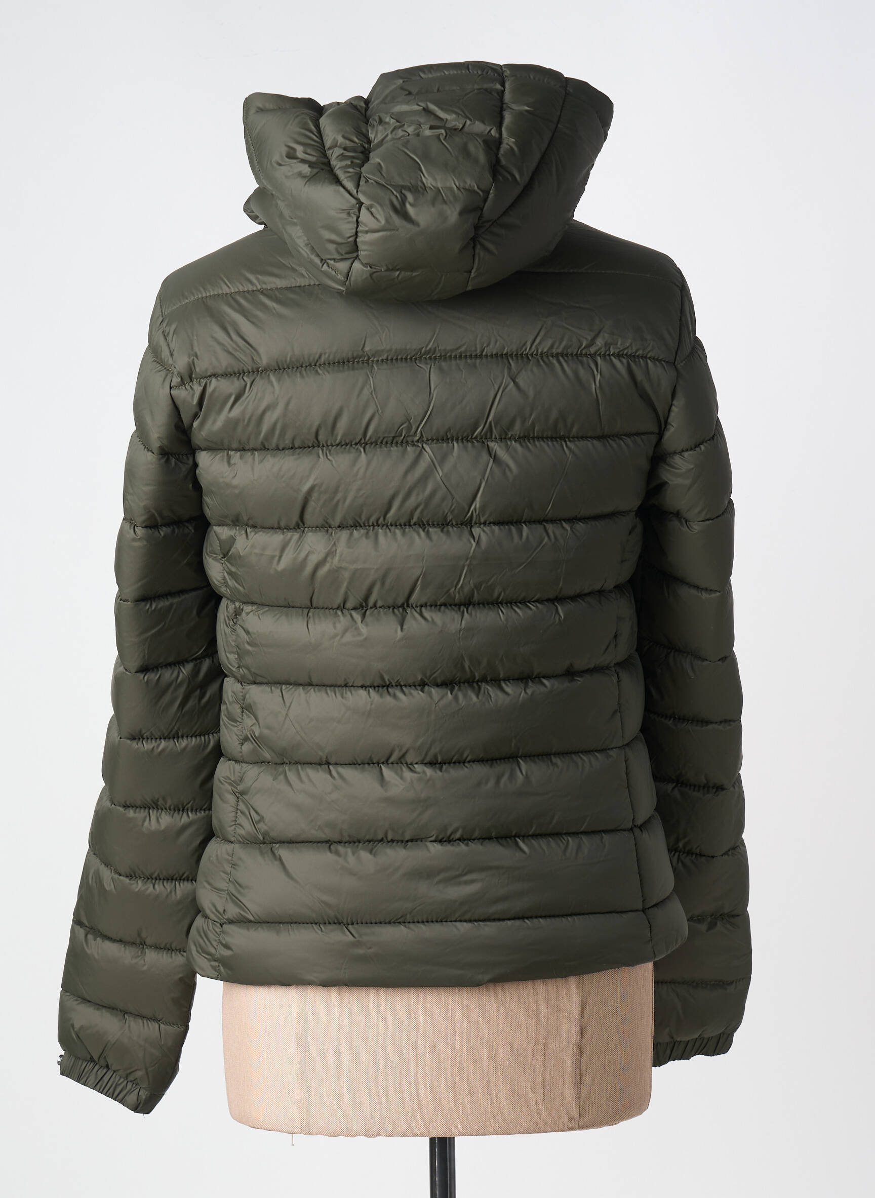 Pūkinė striukė juodas SUPERDRY moteris