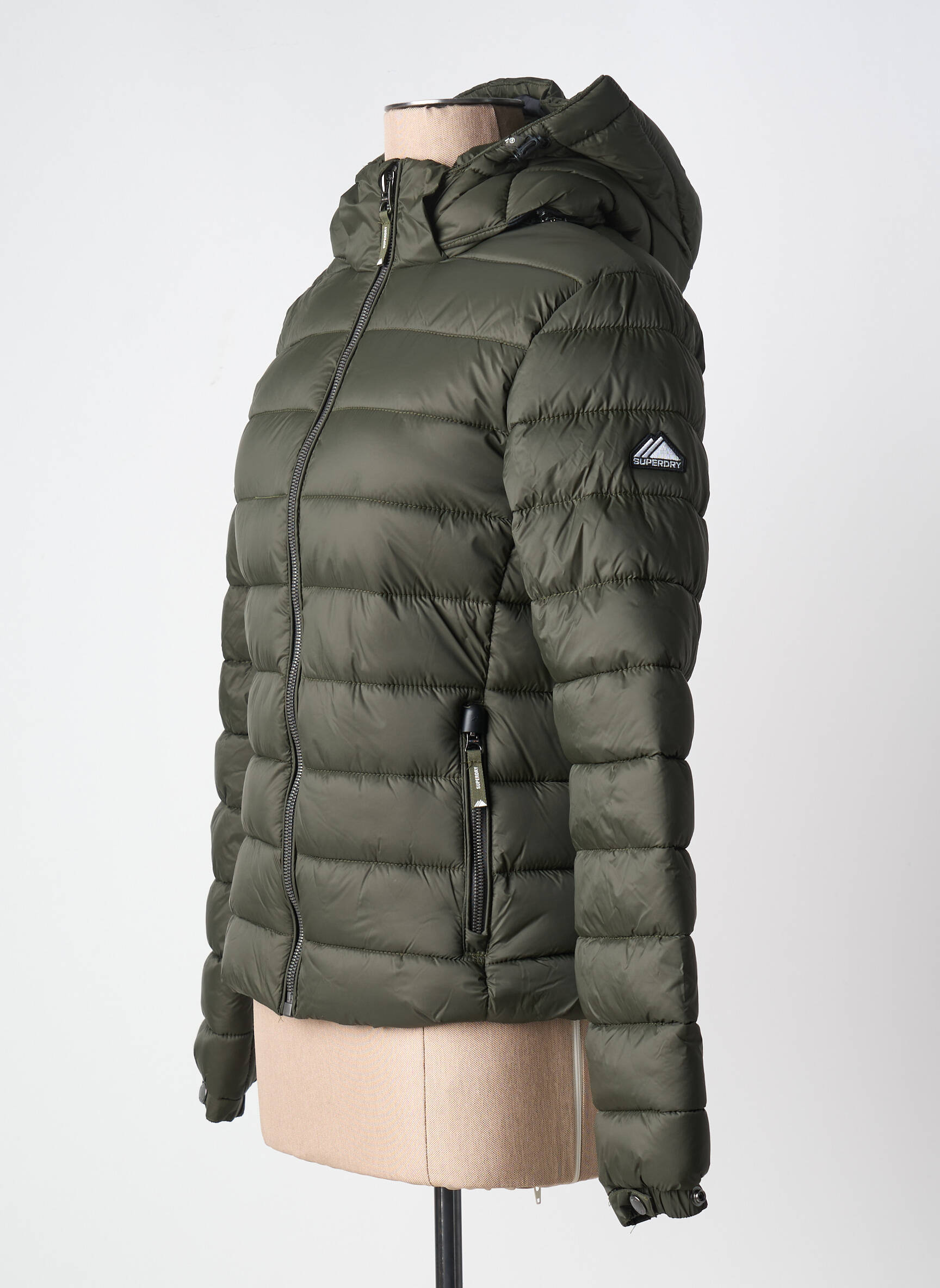 Pūkinė striukė juodas SUPERDRY moteris