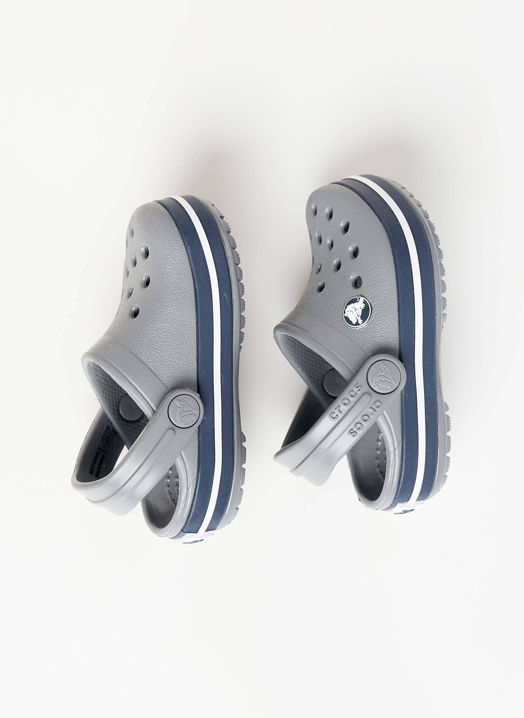 Mule/sabotai apvalus mygtukas apvalus mygtukas pilka CROCS berniukas