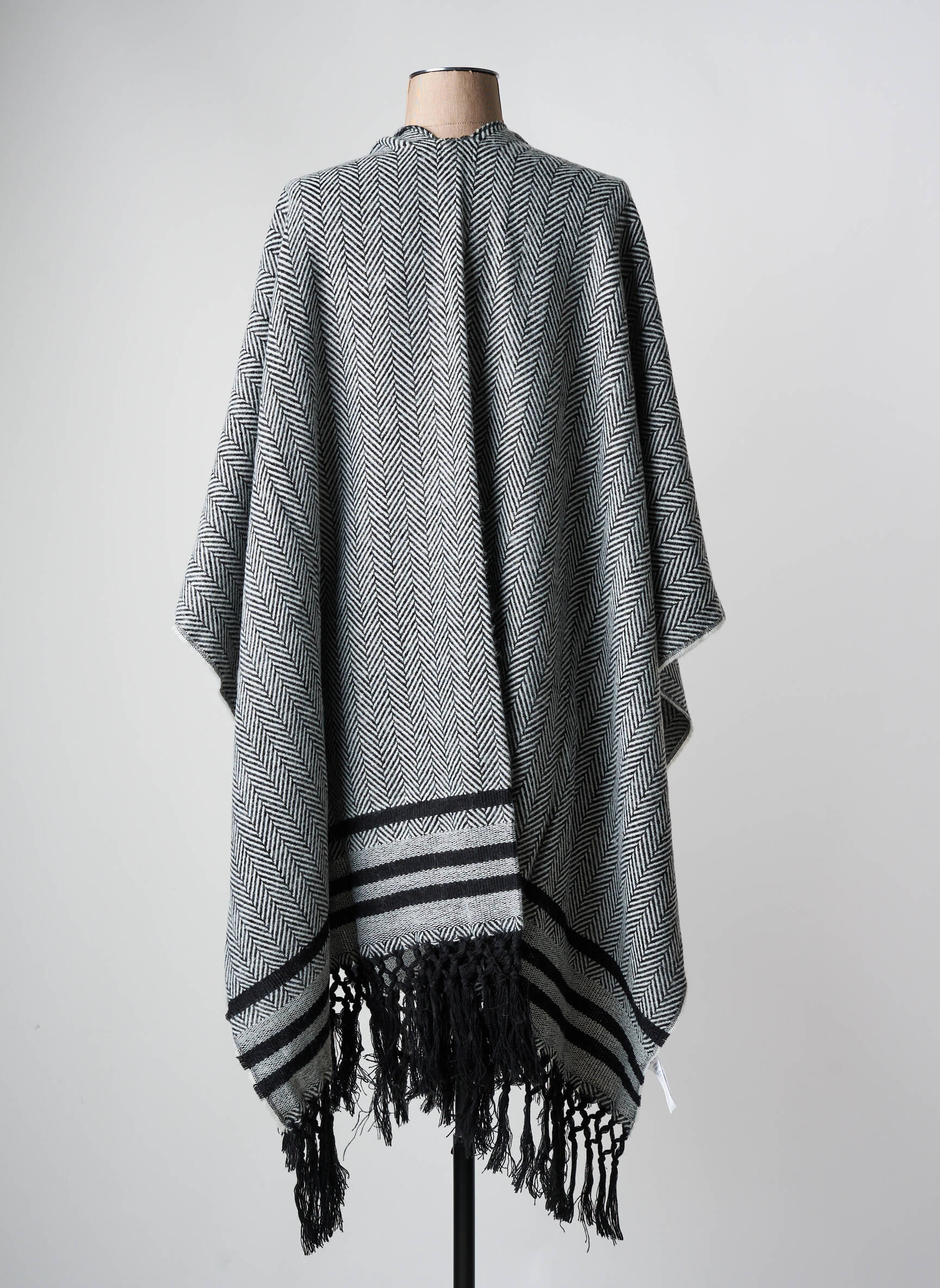 Pončas juodas VERO MODA moteris