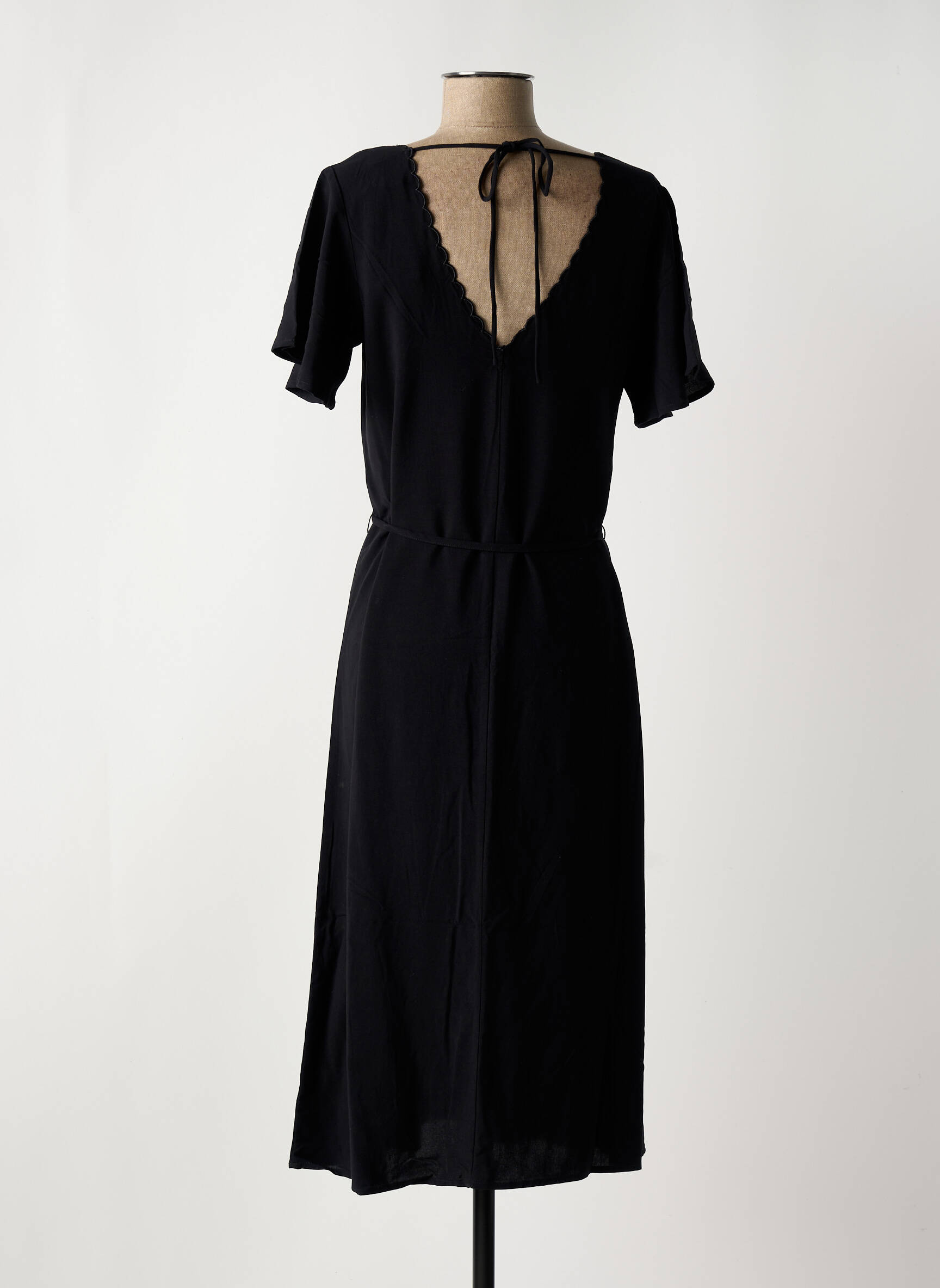Pusilgių suknelė col v juodas VERO MODA moteris