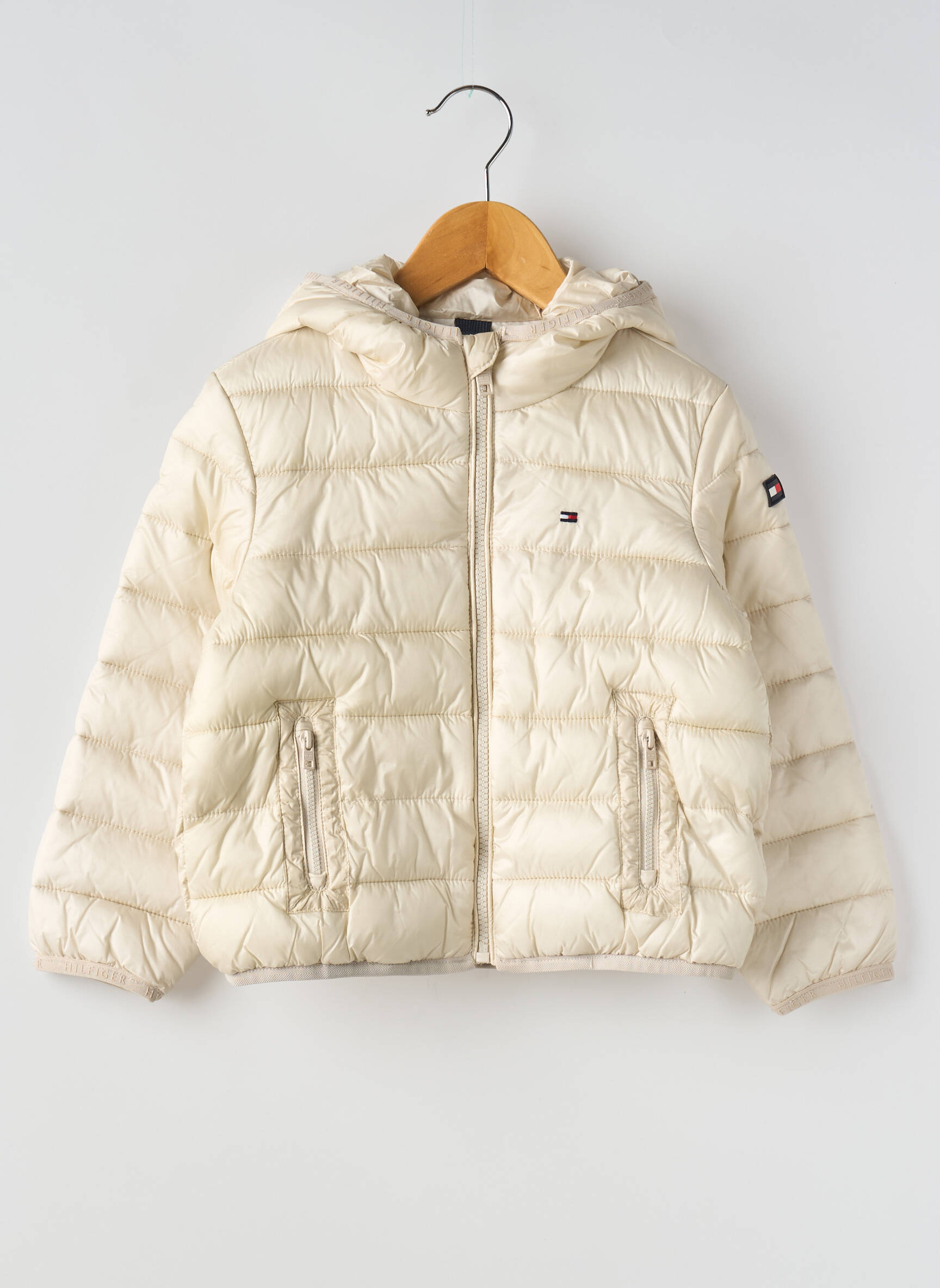Pūkinė striukė bežinis TOMMY HILFIGER mergina