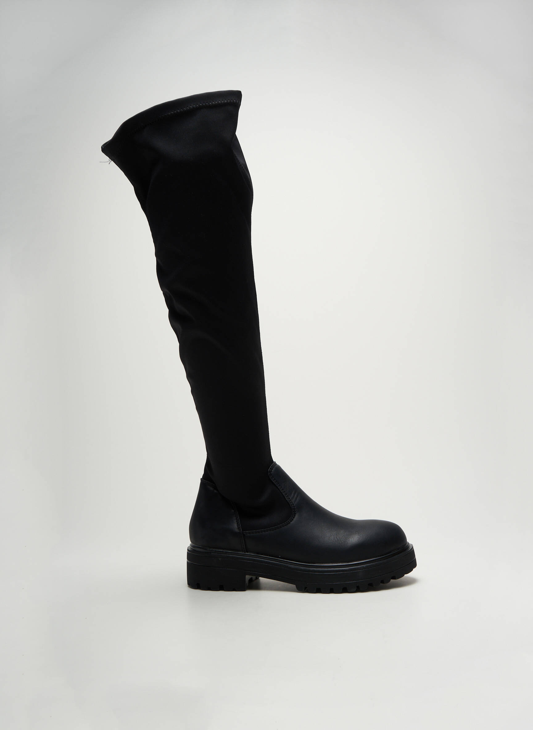 Ilgakulniai batai apvalus mygtukas plokščias kulnas iki 3 cm juodas I LOVE SHOES moteris