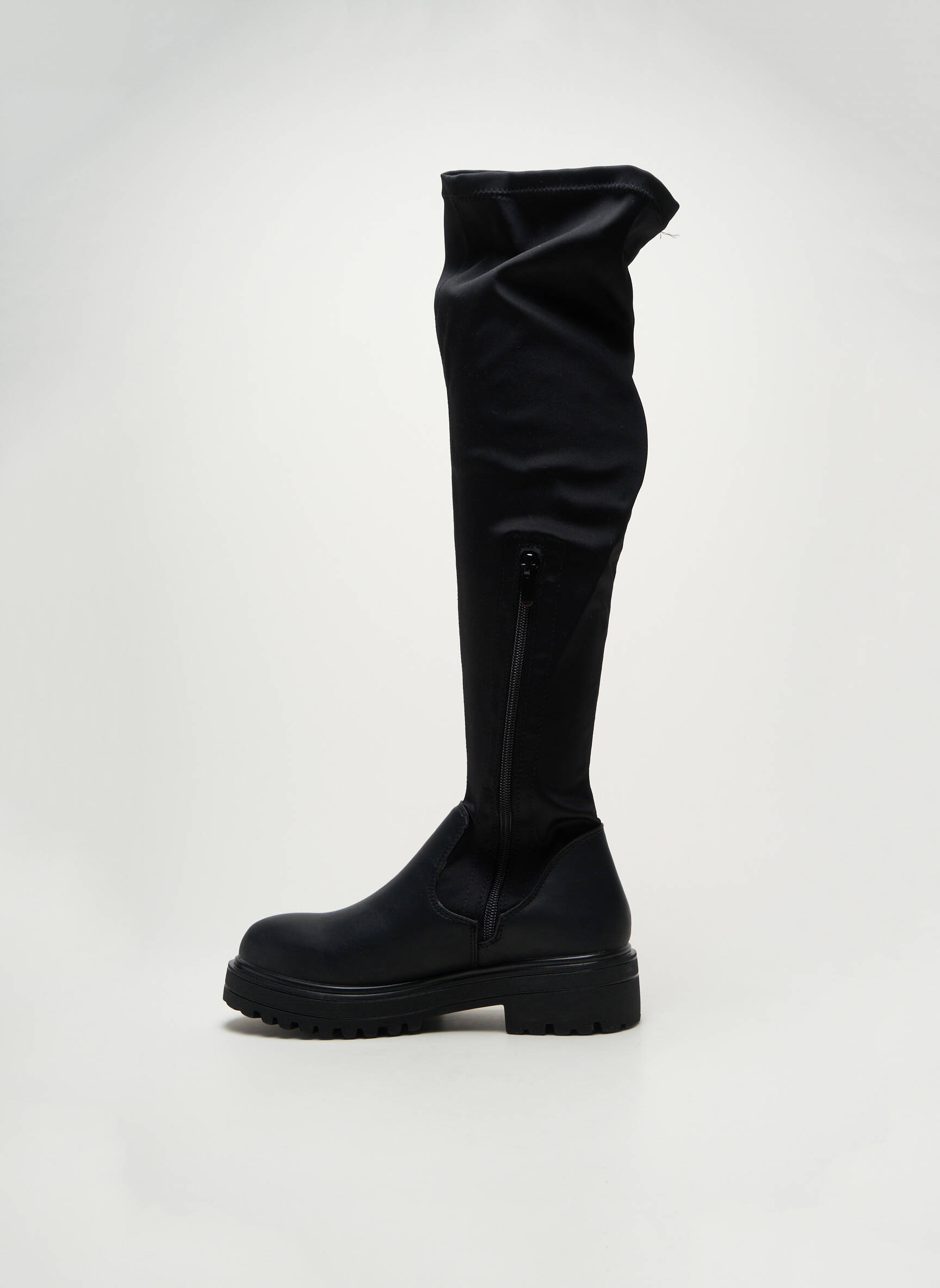 Ilgakulniai batai apvalus mygtukas plokščias kulnas iki 3 cm juodas I LOVE SHOES moteris