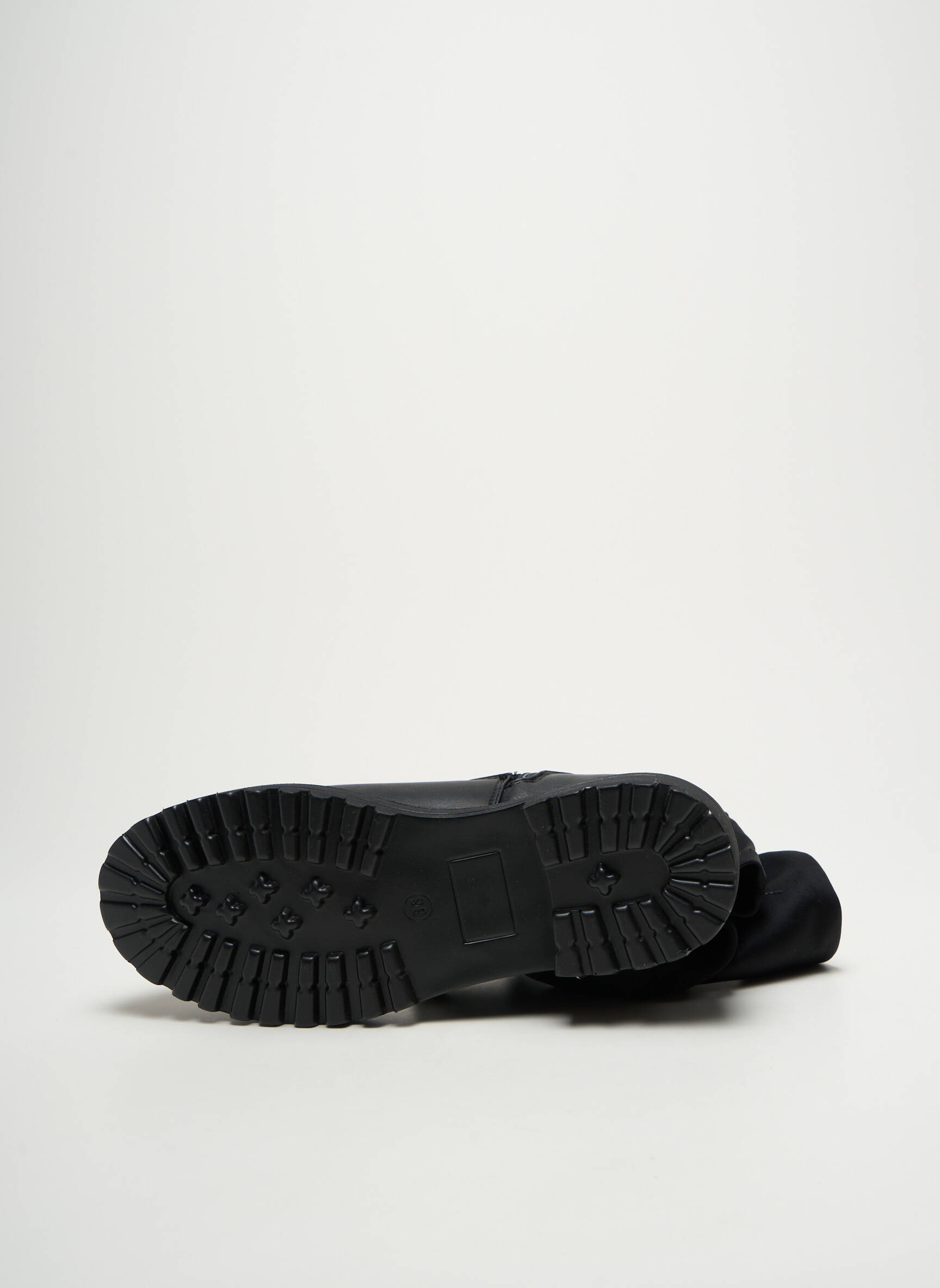 Ilgakulniai batai apvalus mygtukas plokščias kulnas iki 3 cm juodas I LOVE SHOES moteris