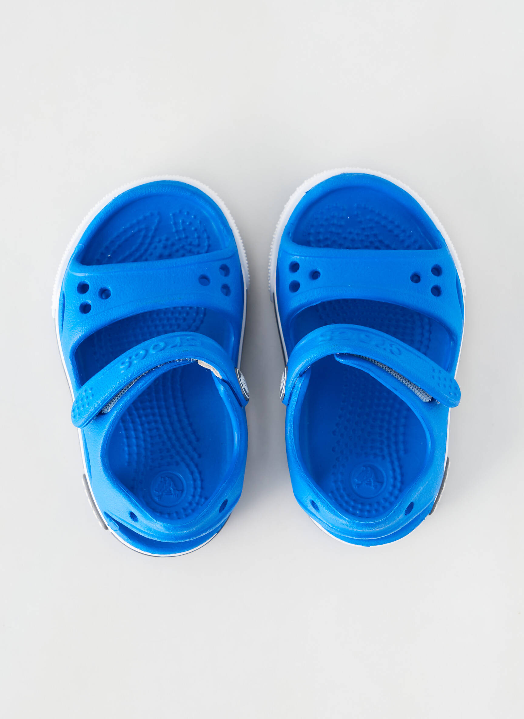Mule/sabotai apvalus mygtukas apvalus mygtukas mėlyna CROCS berniukas