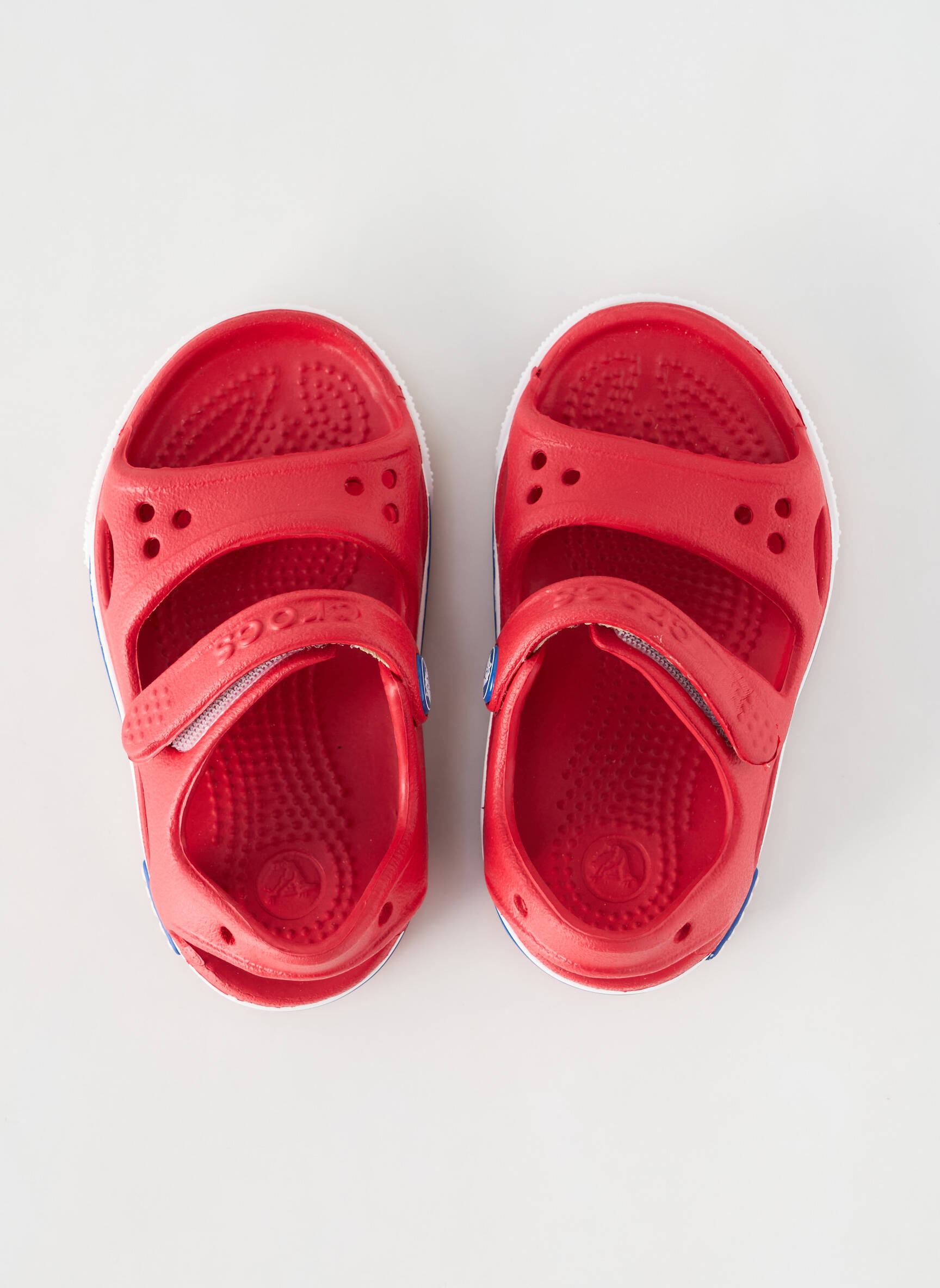 Mule/sabotai apvalus mygtukas apvalus mygtukas raudona CROCS vaikas