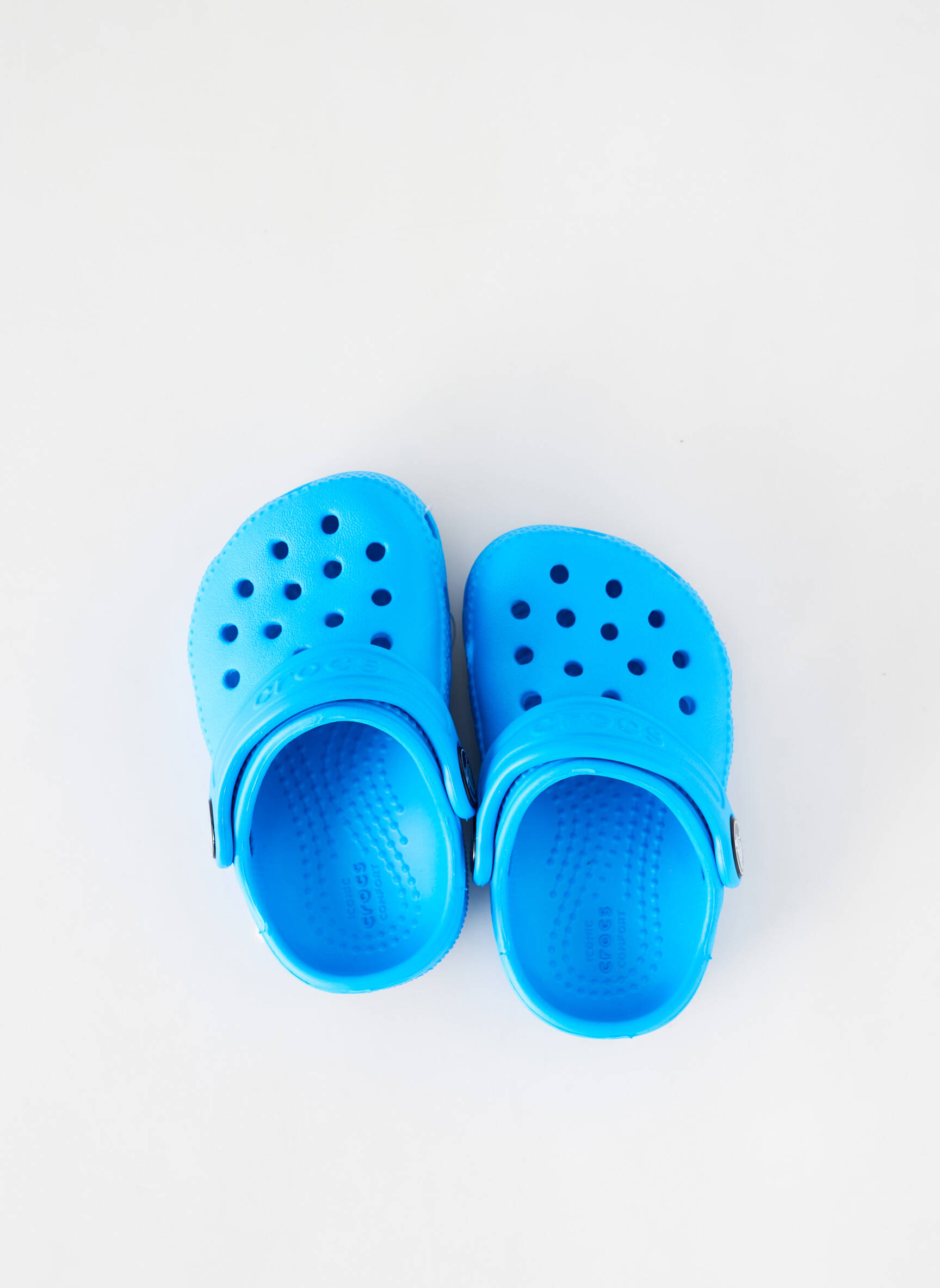 Mule/sabotai apvalus mygtukas apvalus mygtukas mėlyna CROCS berniukas