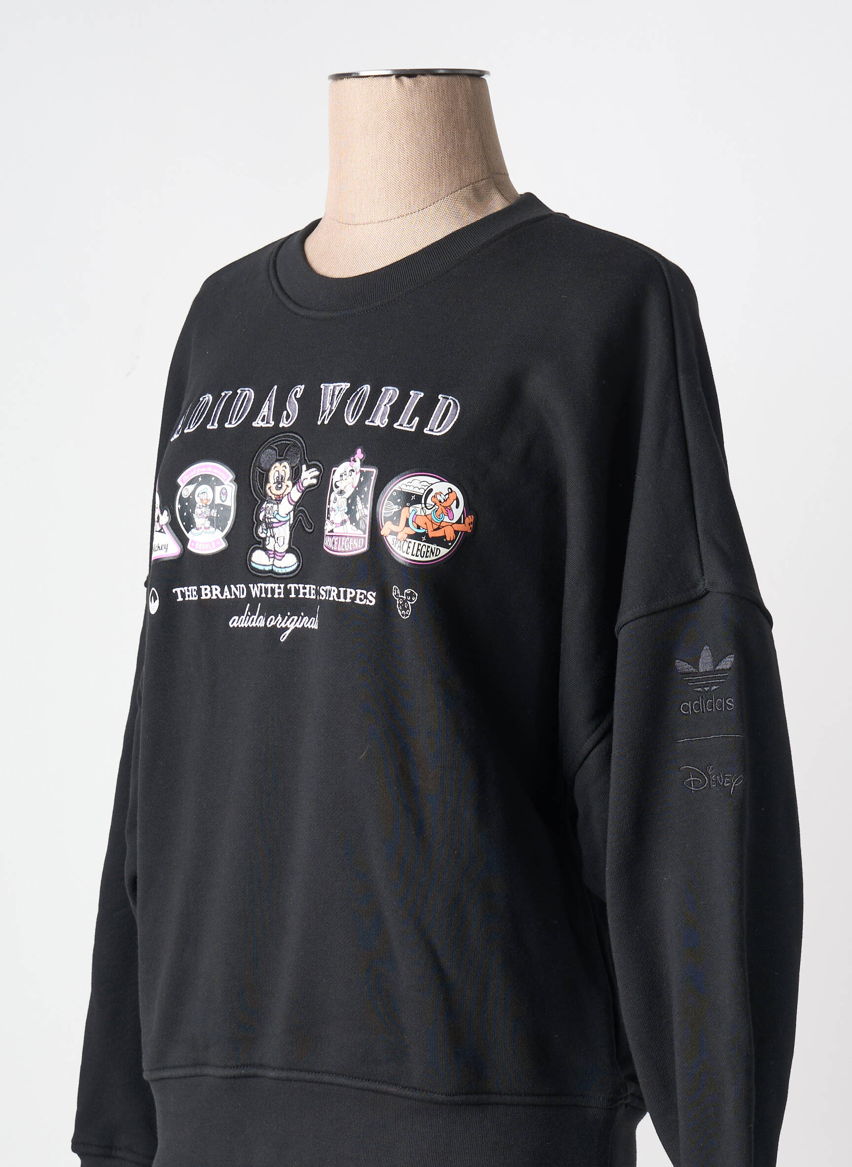 Mikroskopas apvalus kaklas juodas ADIDAS moteris