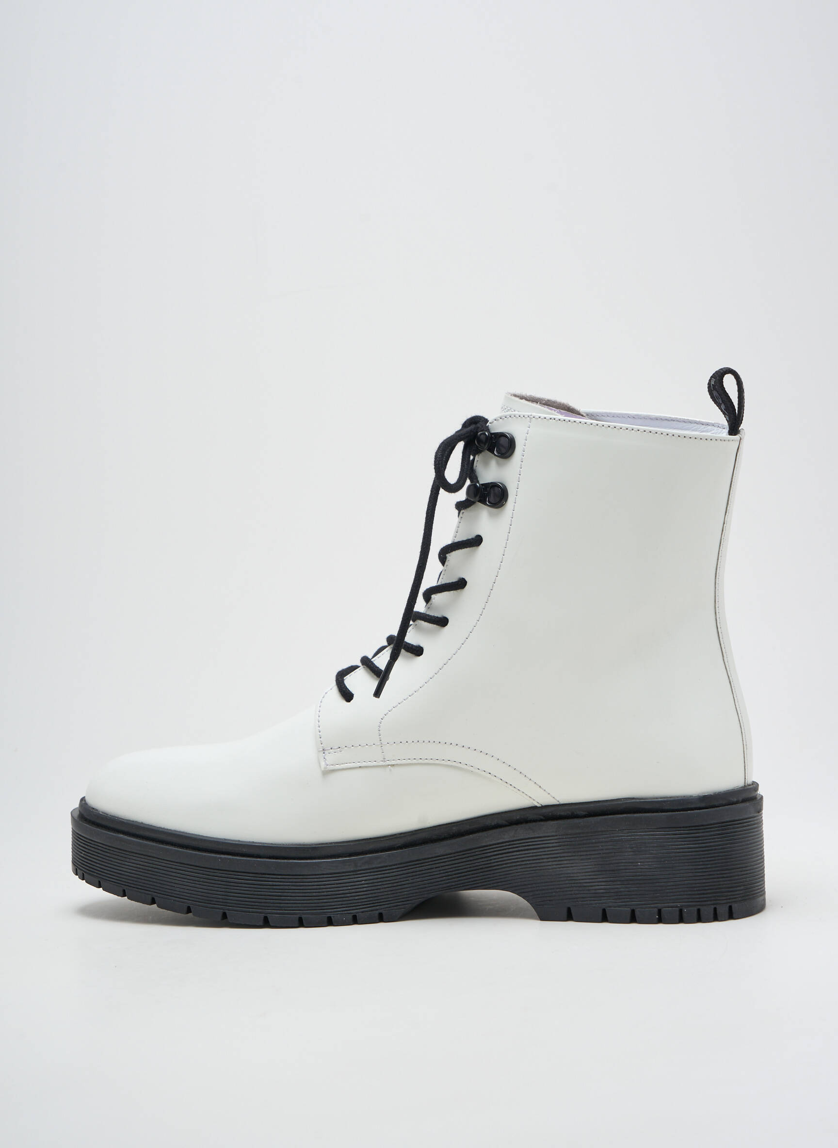 Batai/botai apvalus mygtukas plokščias kulnas iki 3 cm baltas LEVI'S moteris