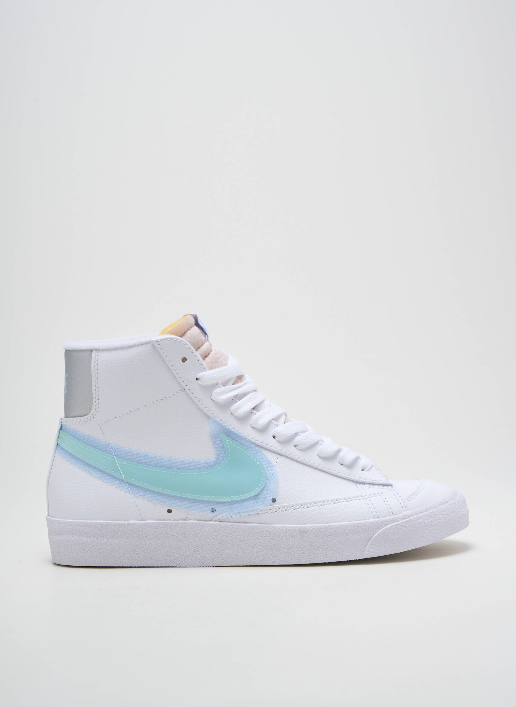 Bėgimo bateliai apvalus mygtukas plokščias kulnas iki 3 cm baltas NIKE moteris