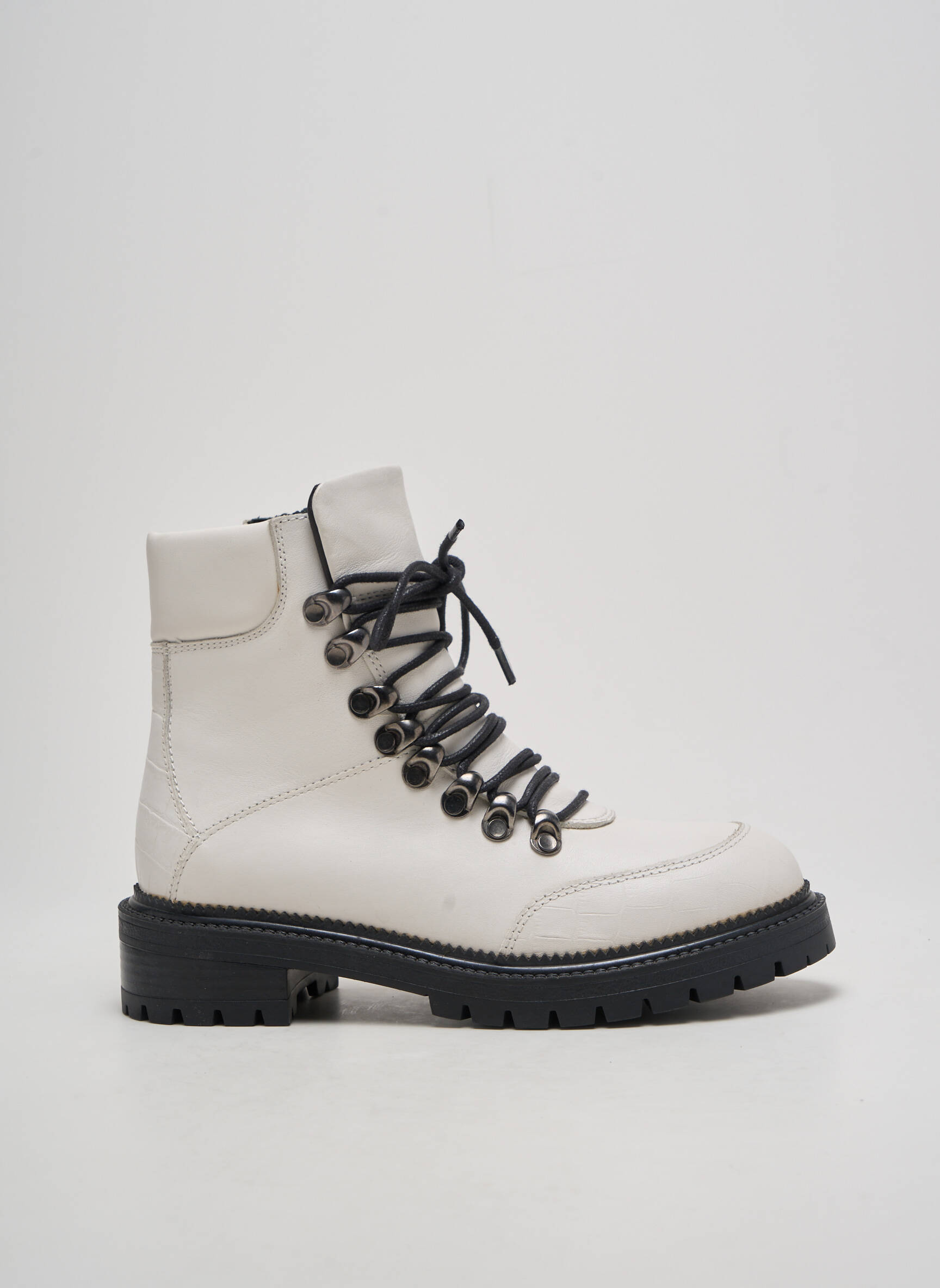 Batai/botai žemas kulnas plokščias kulnas iki 3 cm baltas HOOPER SHOES moteris