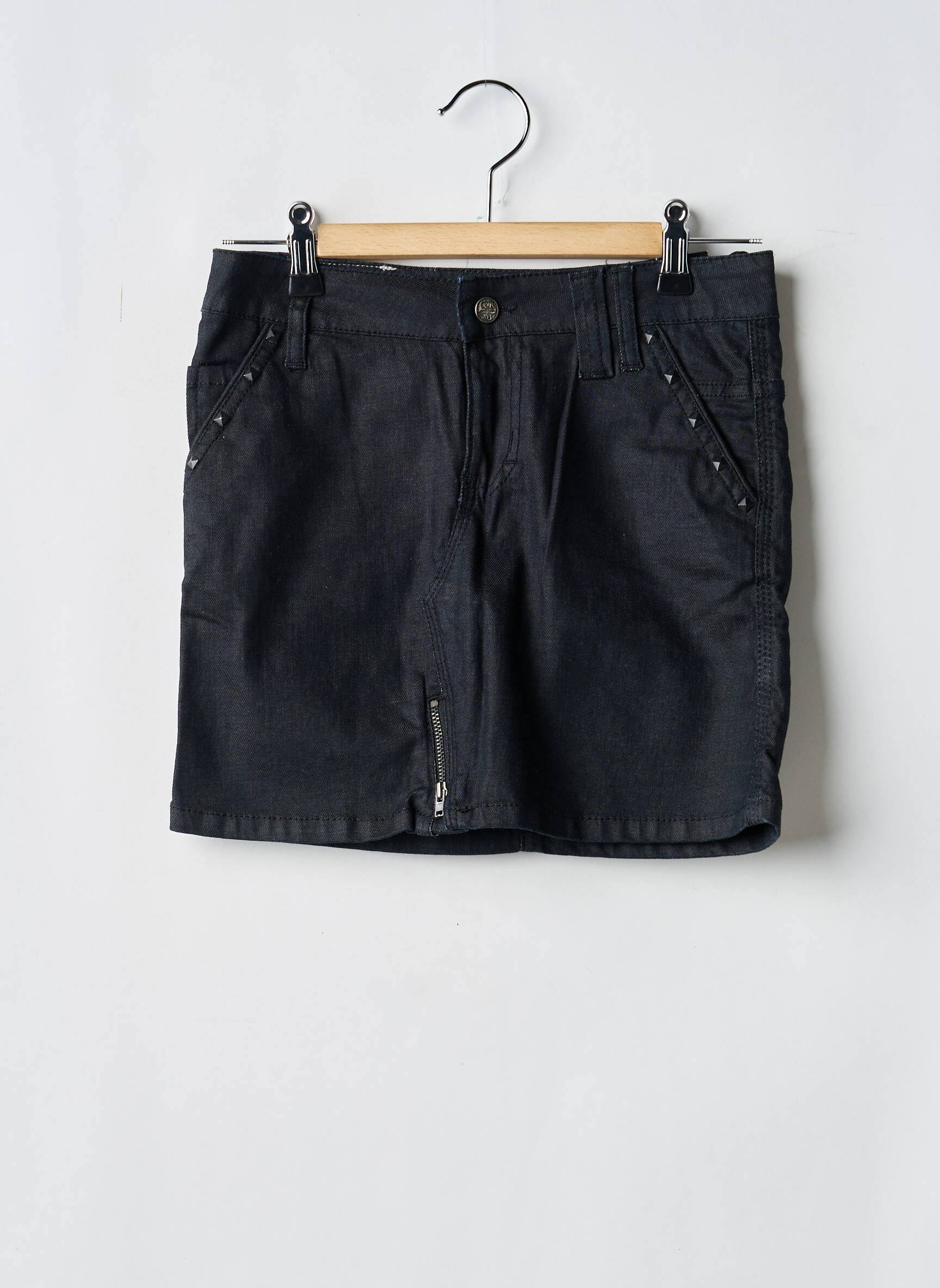 Šortas uždarymas su užtrauktuku po mygtuku uždengimu juodas LEVI'S mergina