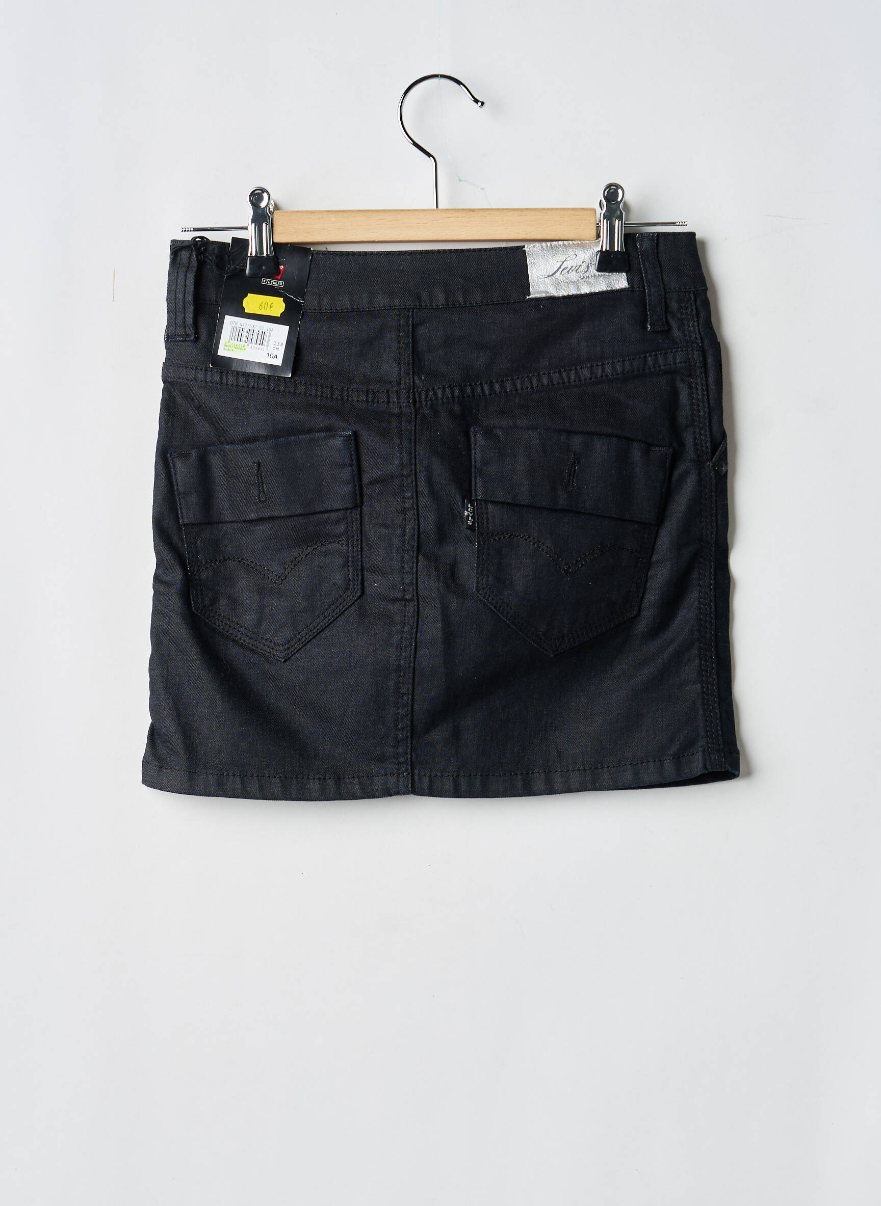 Šortas uždarymas su užtrauktuku po mygtuku uždengimu juodas LEVI'S mergina