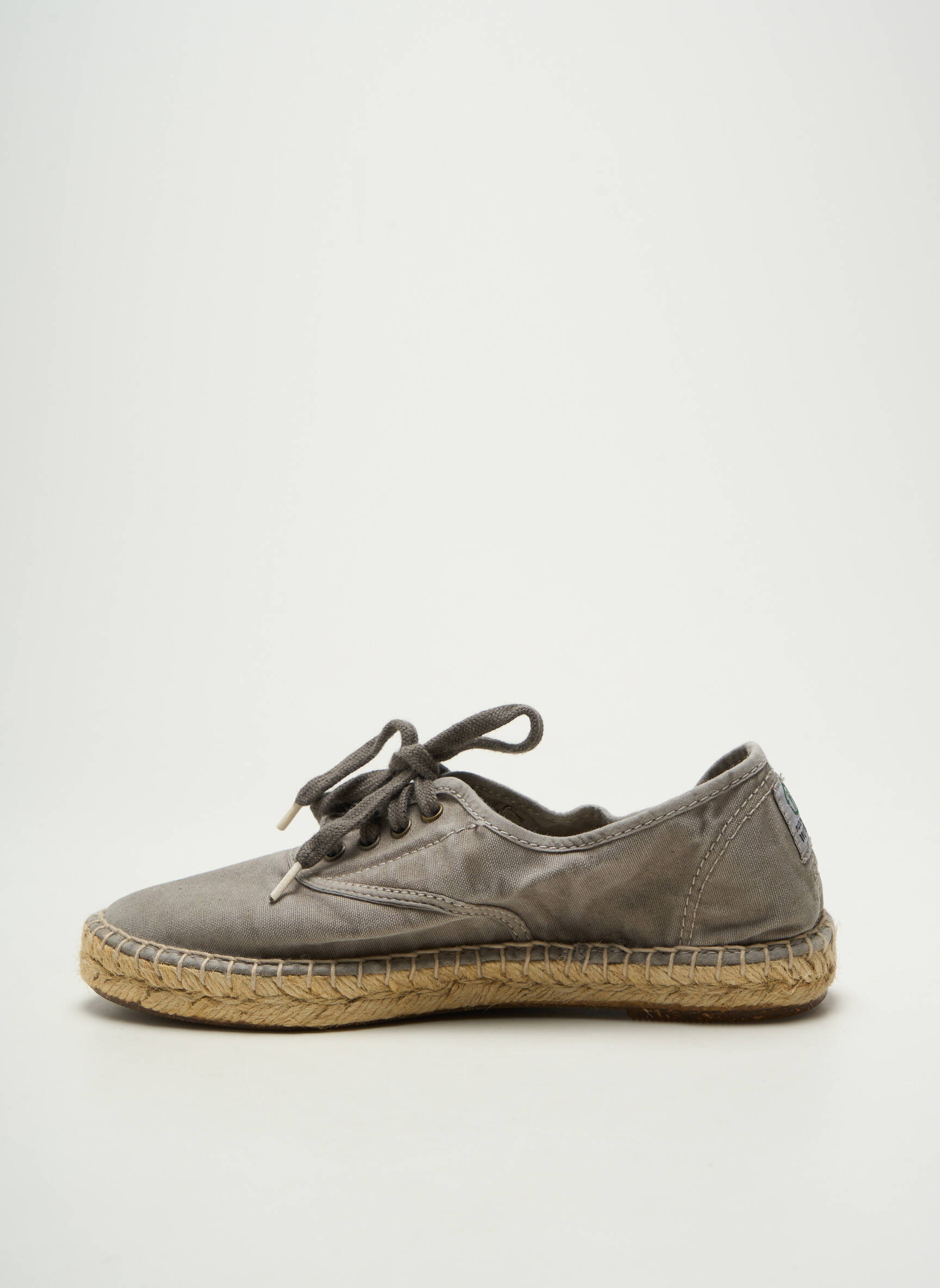 Espadrilės šnervių uždarymas plokščias kulnas iki 3 cm pilka NATURAL WORLD moteris