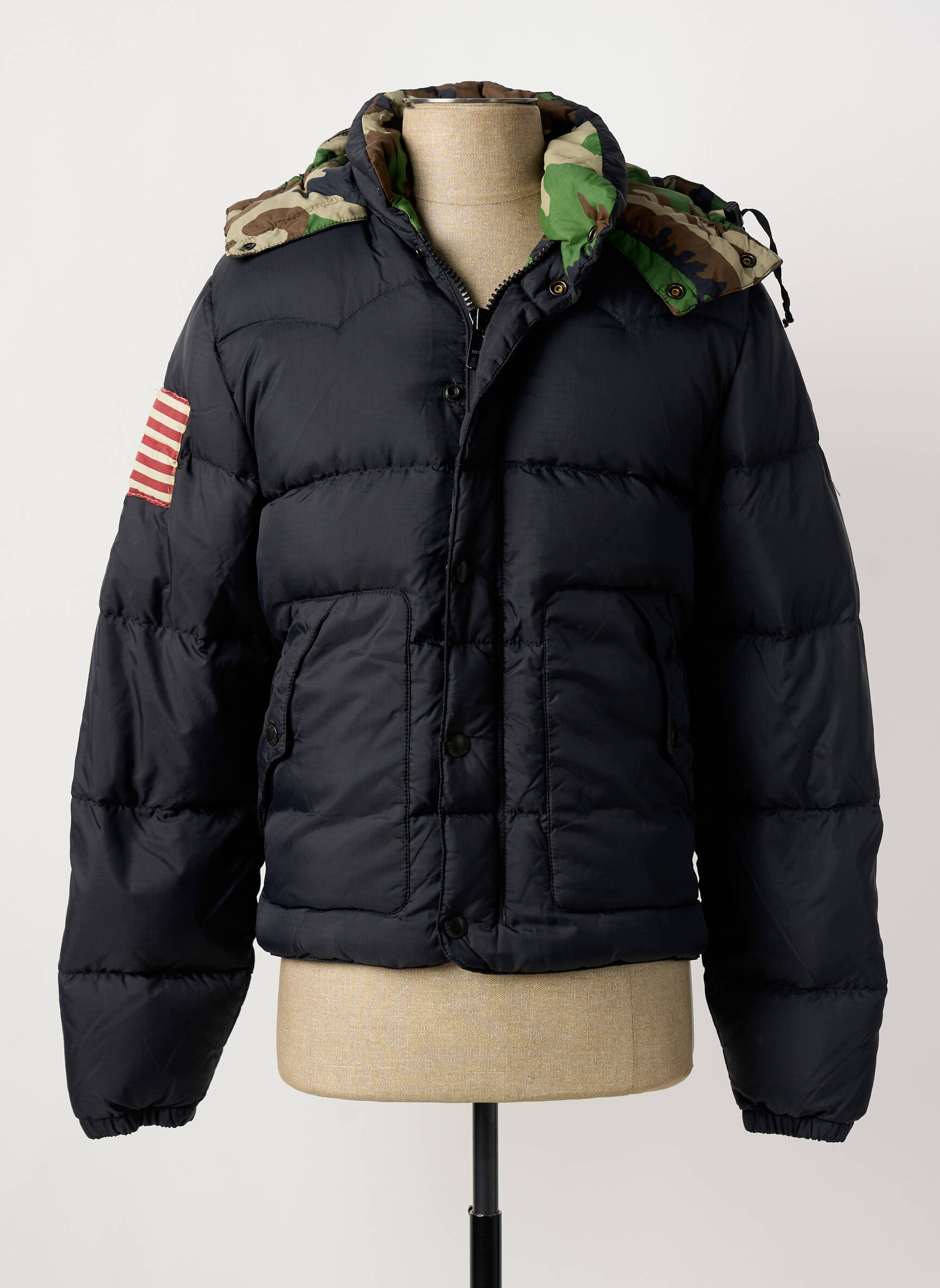 Pūkinė striukė ilgos rankovės su gobtuvu juodas RALPH LAUREN vyras