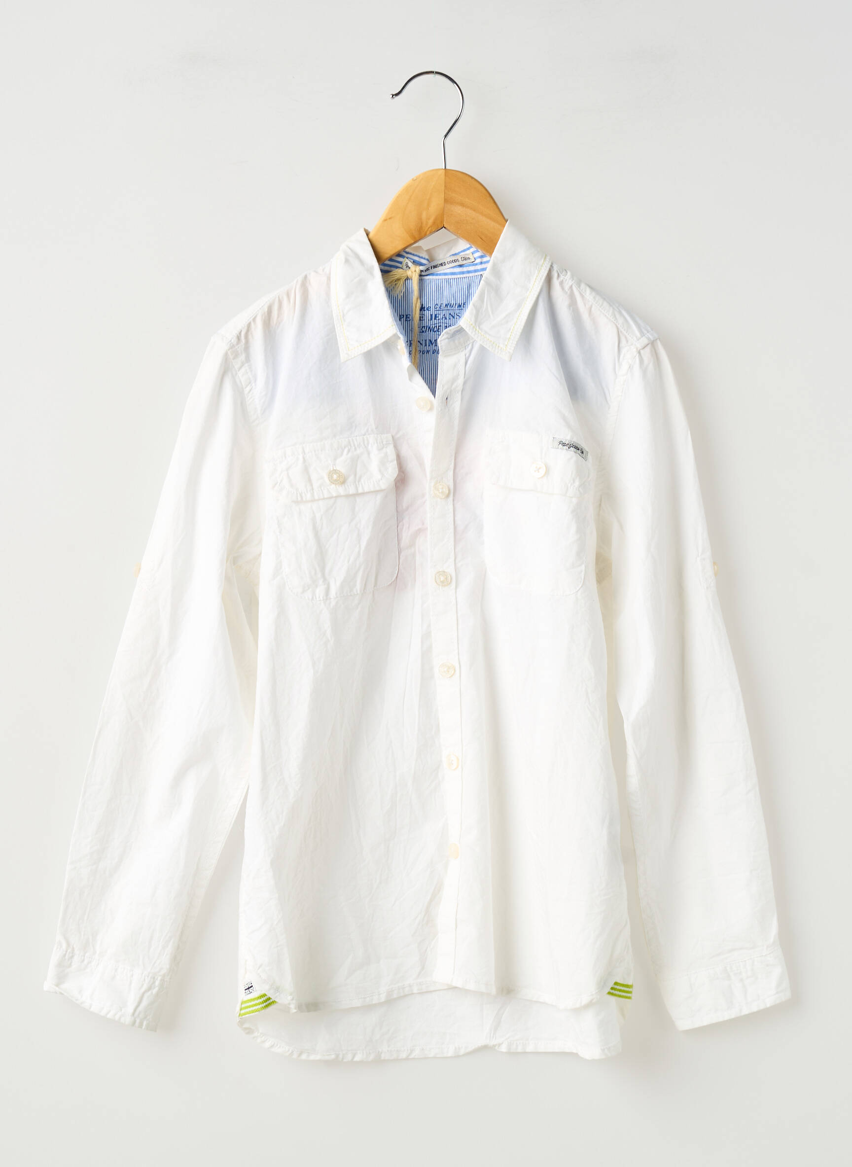 Ilgomis rankovėmis marškinys popelinos audinys, kuris pasižymi lygiu ir tankiu paviršiumi. baltas PEPE JEANS berniukas