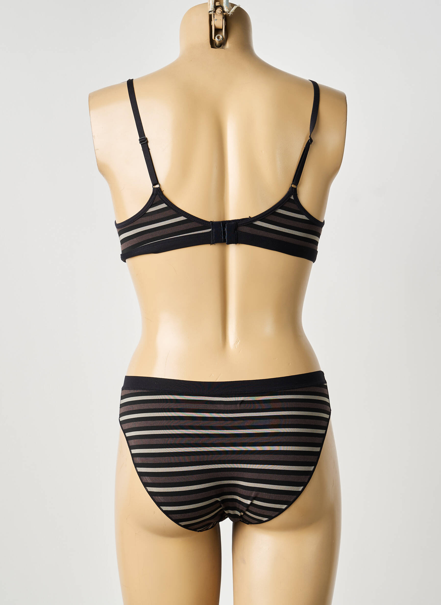 Lingerie rinkinys reguliuojamos elastinės petnešos juodas AVET moteris