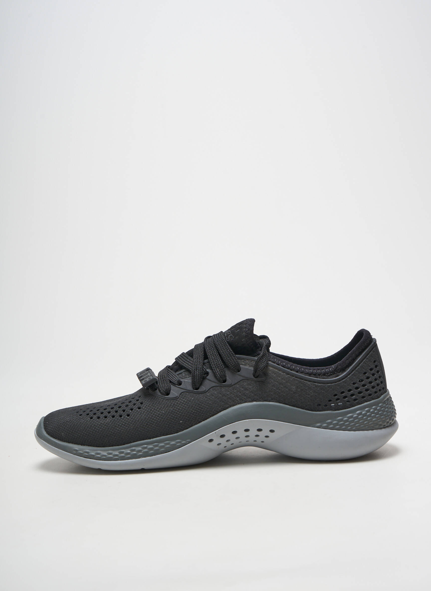 Bėgimo bateliai apvalus mygtukas plokščias kulnas iki 3 cm juodas CROCS moteris