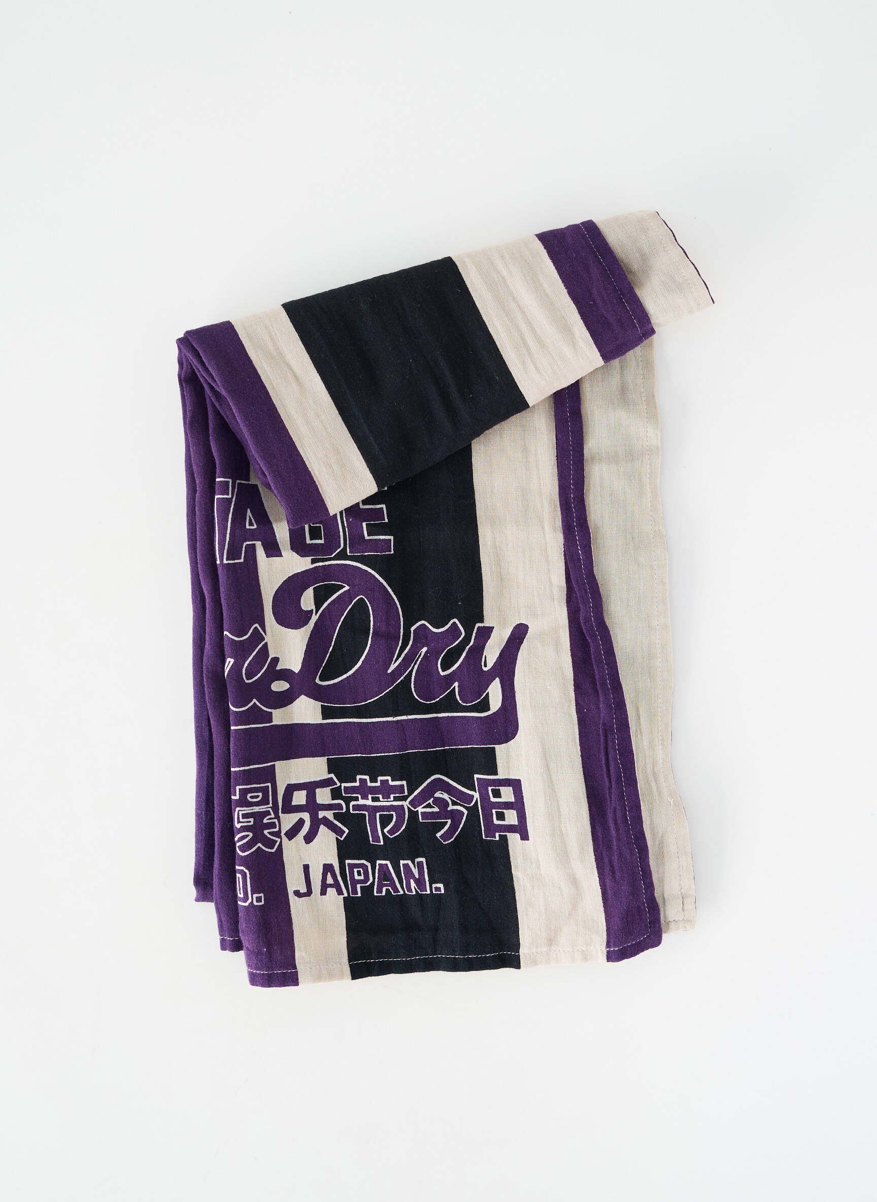 Šalikas popelinos audinys, kuris pasižymi lygiu ir tankiu paviršiumi. violetinis SUPERDRY moteris