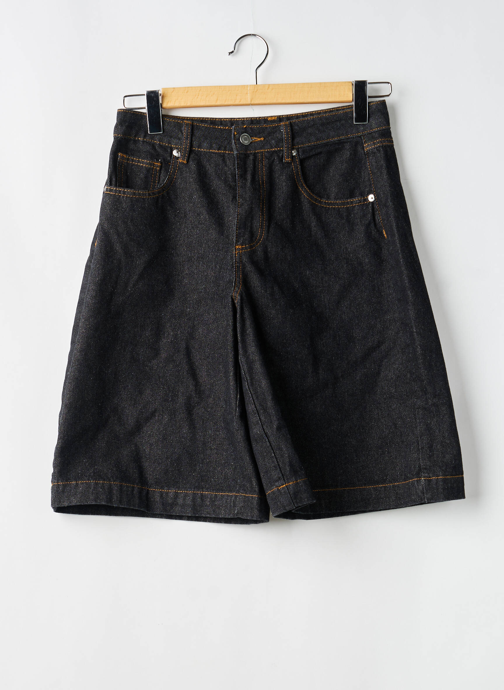Bermudas aukšta talija aukšta talija juodas PRETTY LITTLE THING moteris