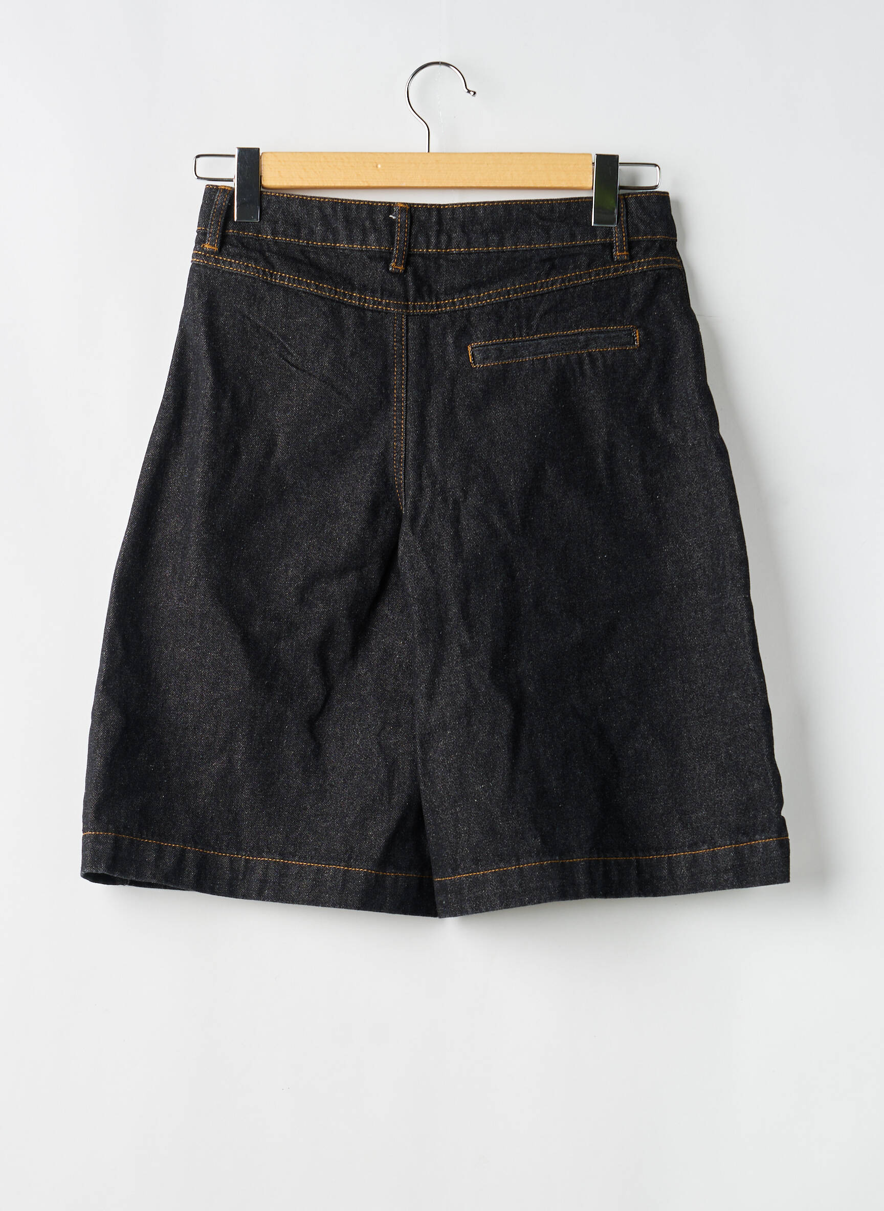 Bermudas aukšta talija aukšta talija juodas PRETTY LITTLE THING moteris