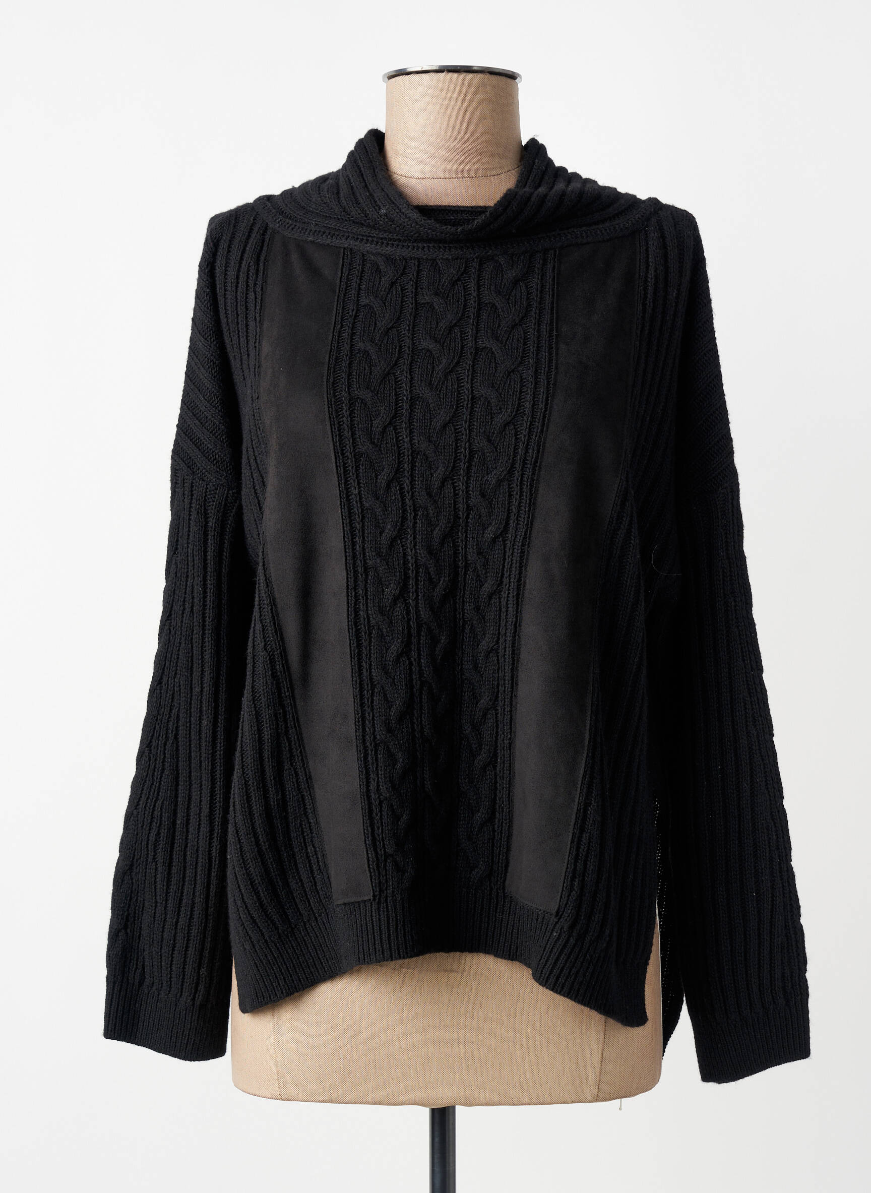 Megztinis centrinė iškirptė ilgos rankovės juodas TRICOT CHIC moteris
