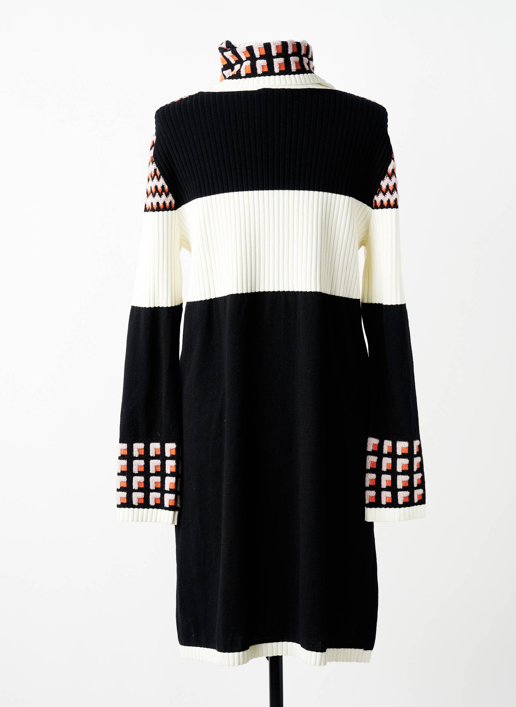 Megztinė suknelė tamprumas ilgos rankovės juodas TRICOT CHIC moteris