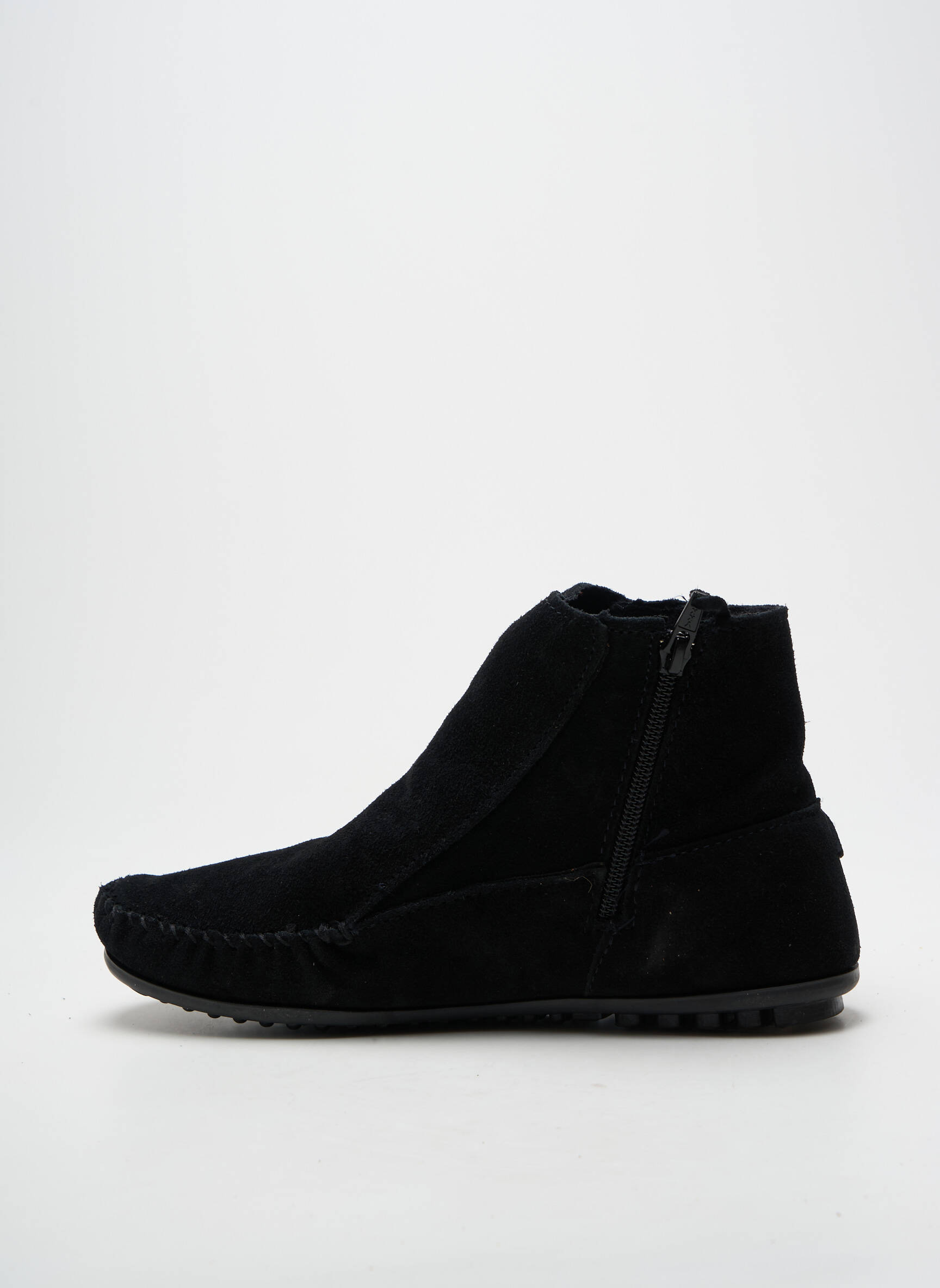 Batai/botai apvalus mygtukas plokščias kulnas iki 3 cm juodas MINNETONKA moteris