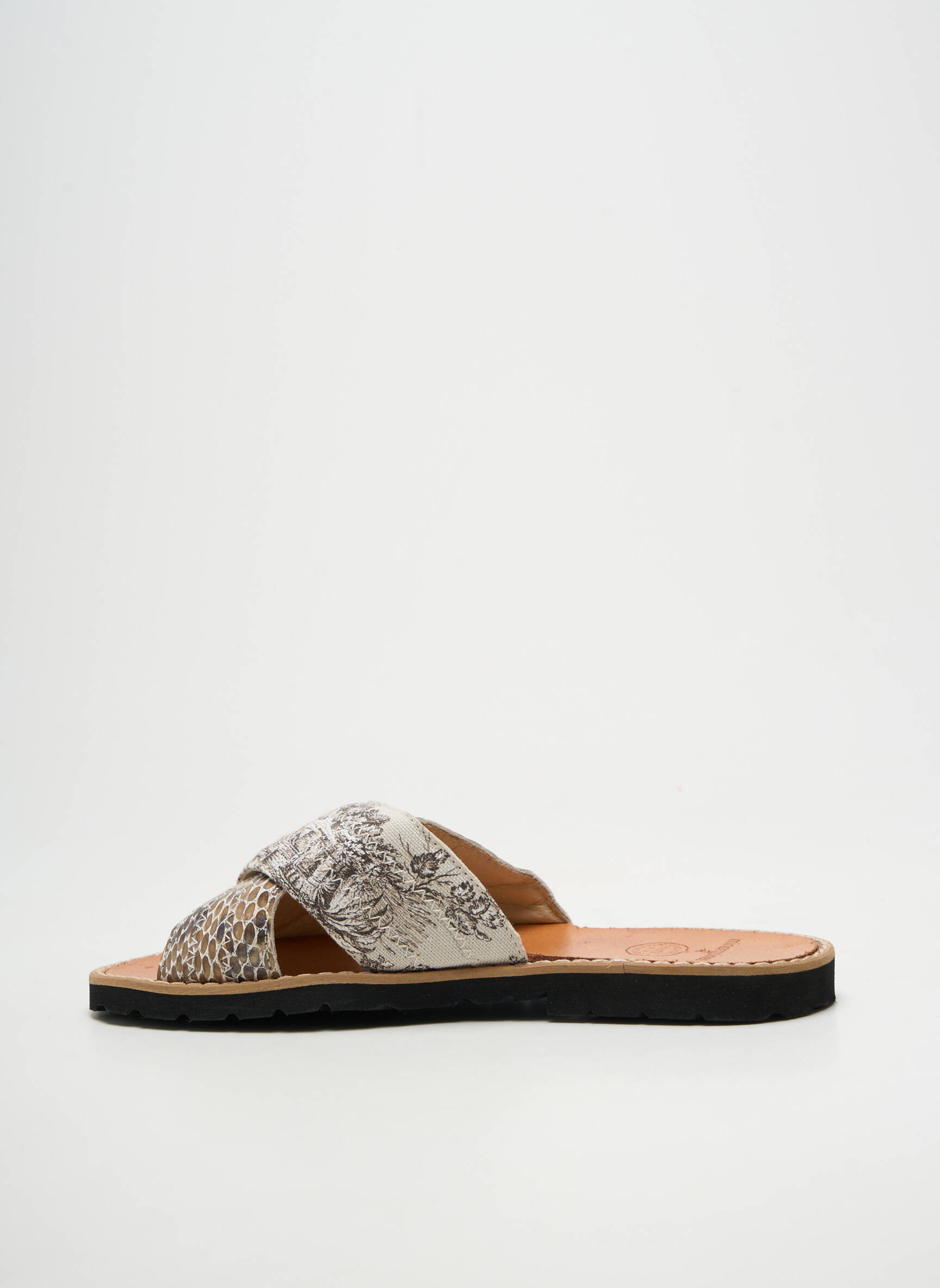 Mule/sabotai chiquet plokščias kulnas iki 3 cm rudas MINORQUINES moteris