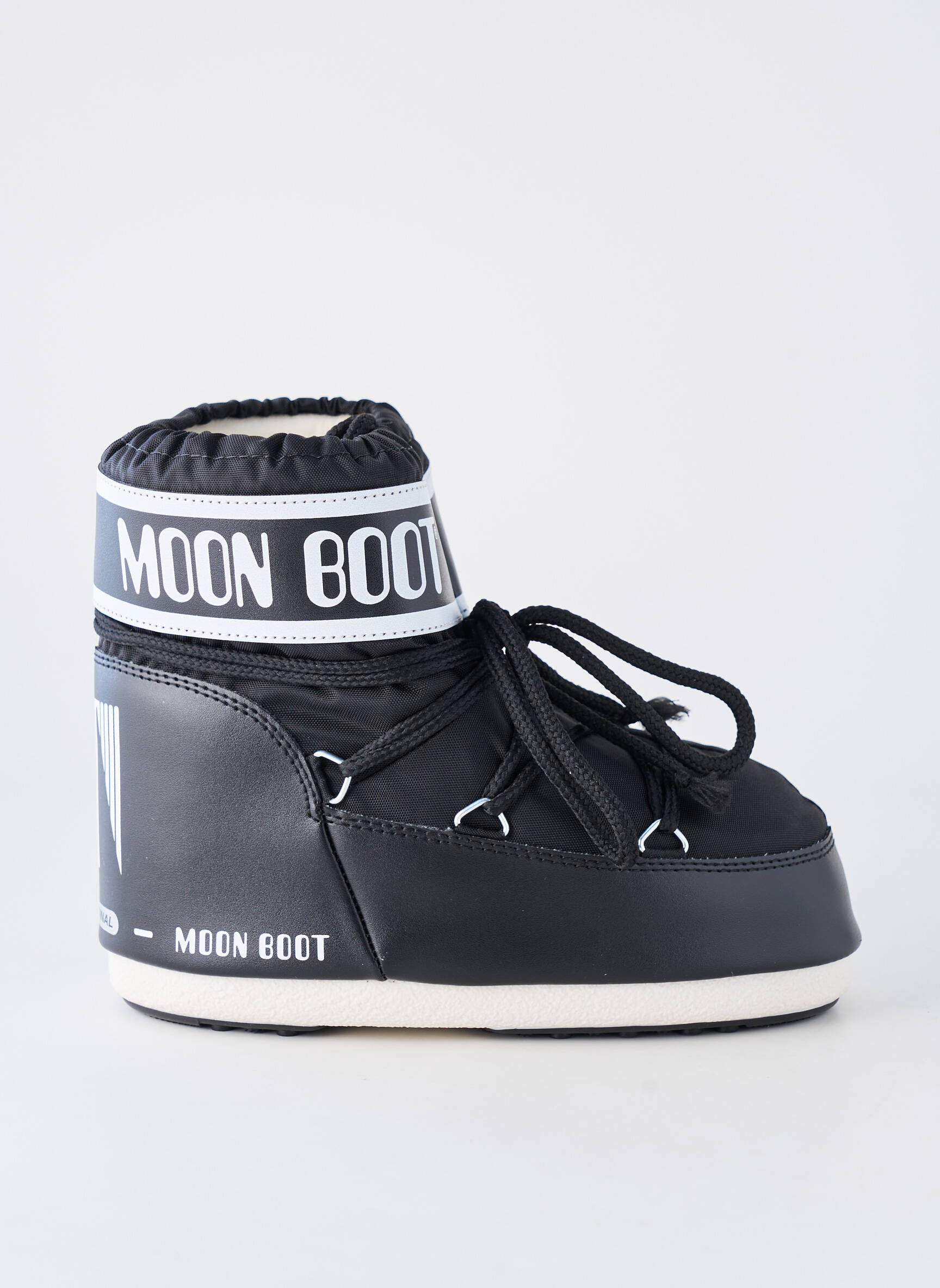Batai/botai apvalus mygtukas plokščias kulnas iki 3 cm juodas MOON BOOT moteris